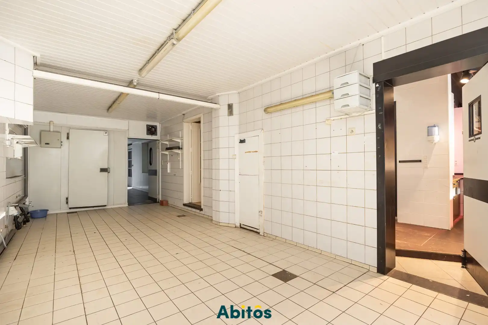 Handelspand op absolute topligging in het centrum van Drongen foto 8