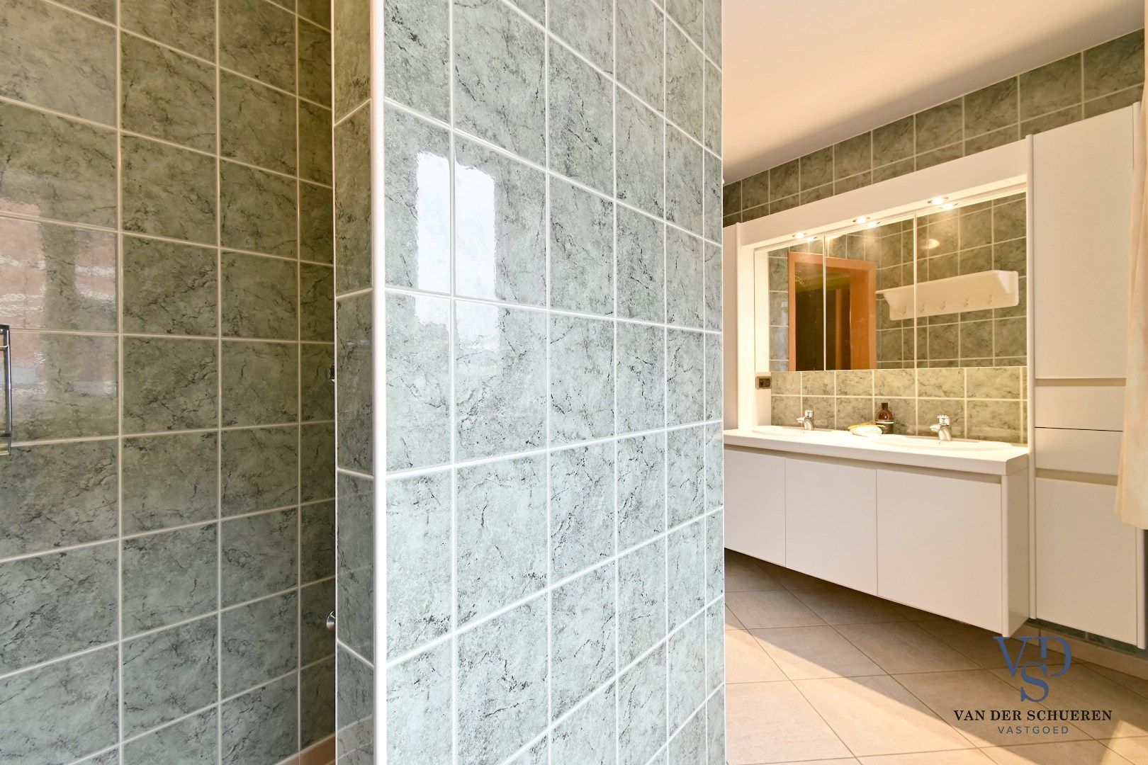Tijdloos en ruim (> 300 m²) wonen. foto 14