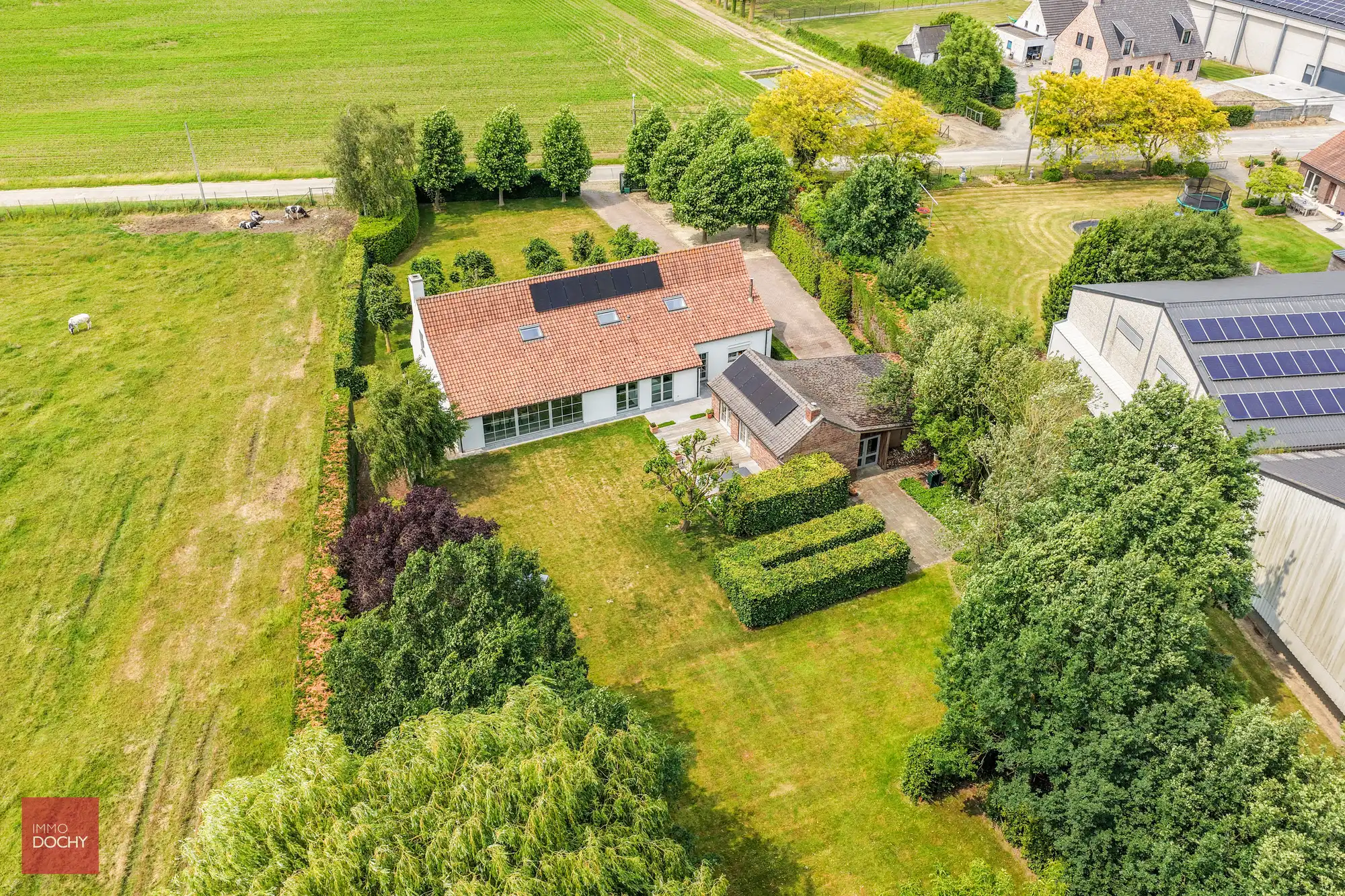 Instapklaar landhuis met bijgebouw foto 20