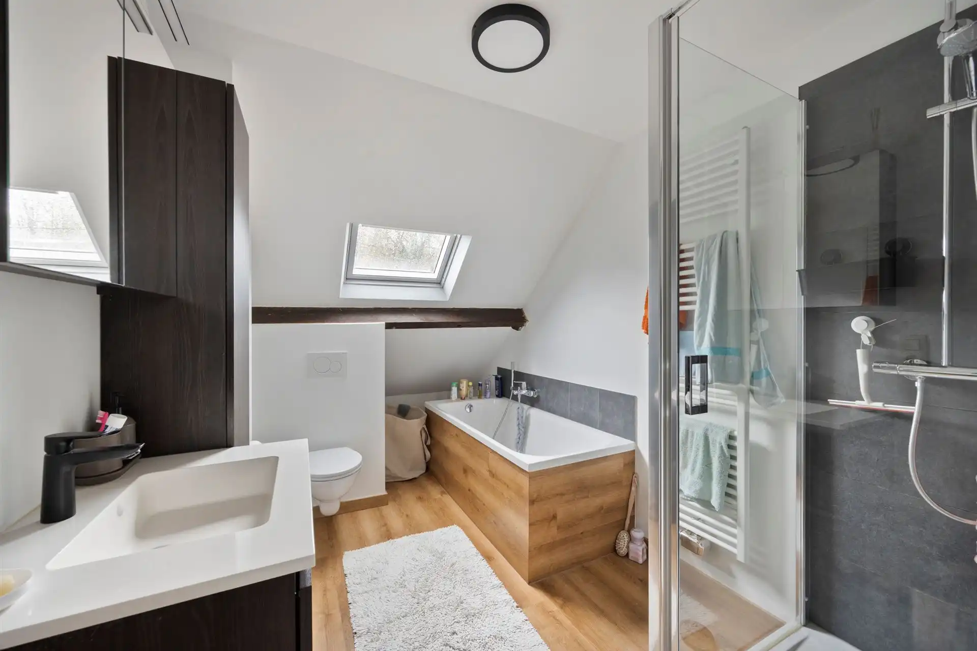 Charmante, gerenoveerde villa op rustige locatie foto 20