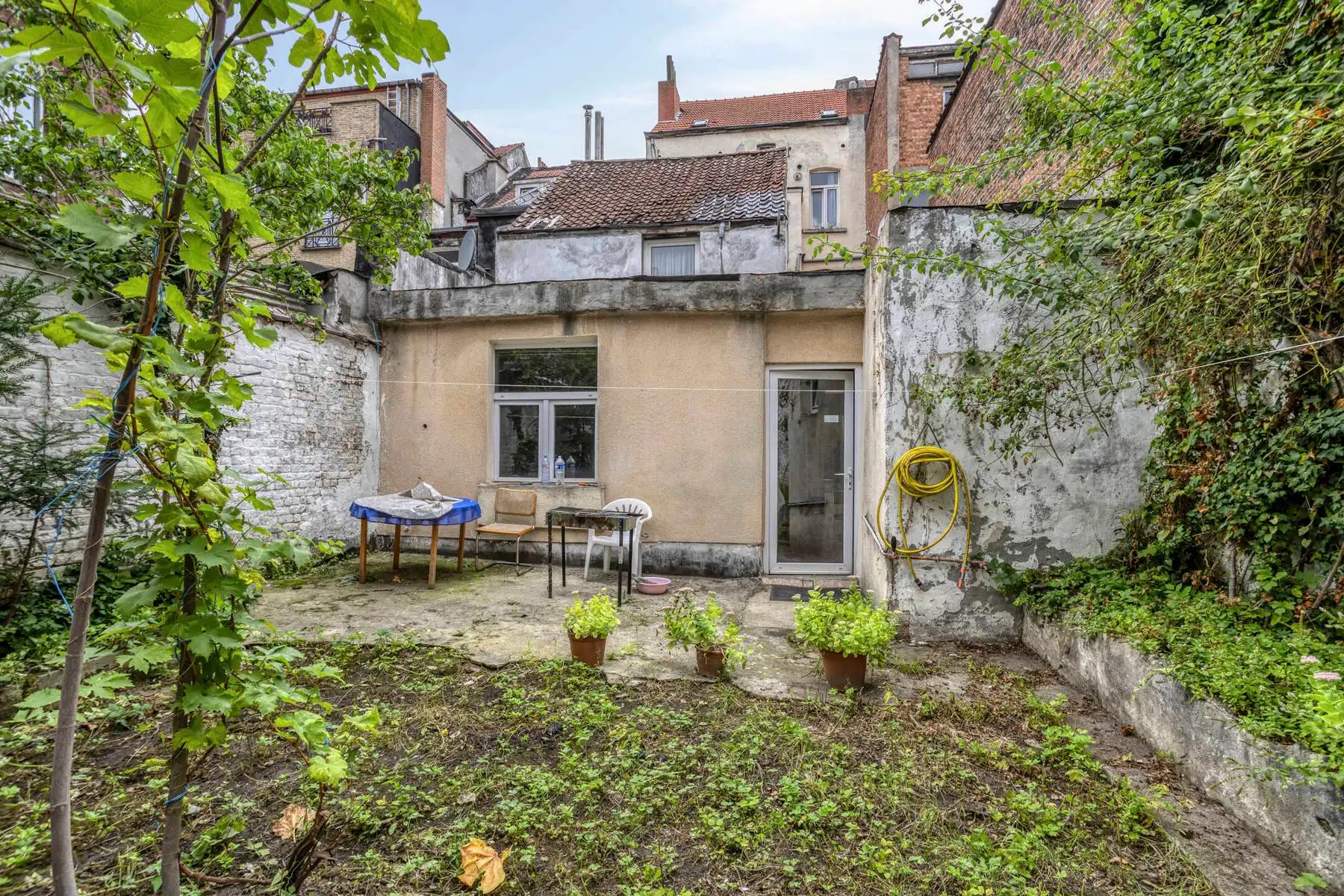Te renoveren appartementsgebouw met vergunning voor 3 Apps foto 2
