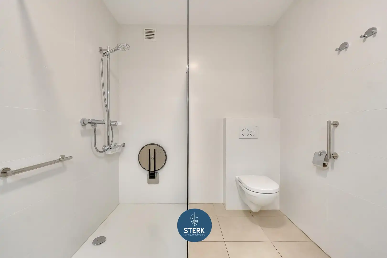 RECENT APPARTEMENT INCLUSIEF PARKING + 2 BERGINGEN IN CENTRUM LANAKEN !  foto 24