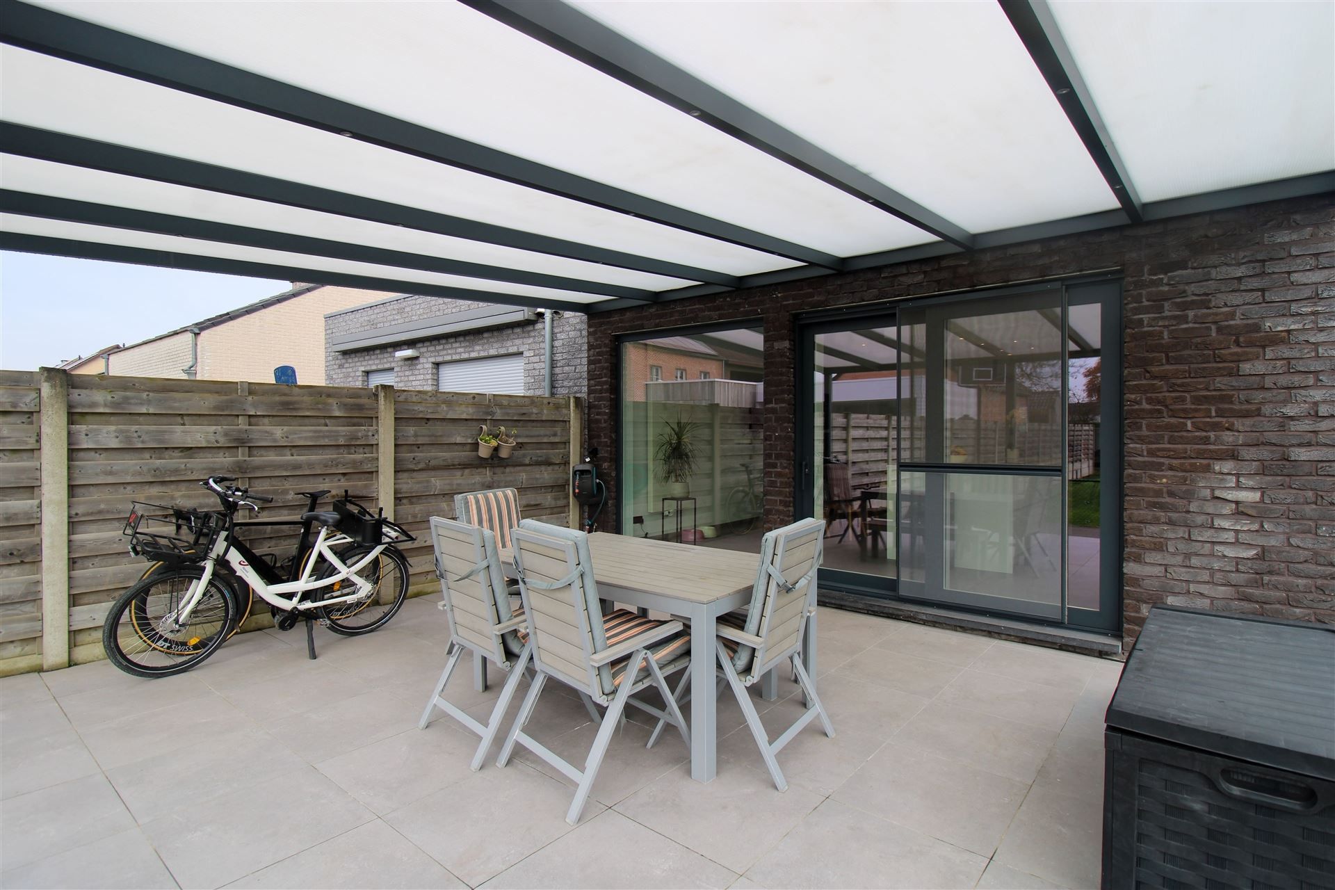 Instapklare, volledig gerenoveerde gezinswoning met 3 slaapkamers, ruime leefkeuken, zonnige omheinde tuin op 5a71ca, zonnepanelen, airco en EPC B, ideaal gelegen nabij scholen, winkels en het centrum van Maasmechelen! foto 18