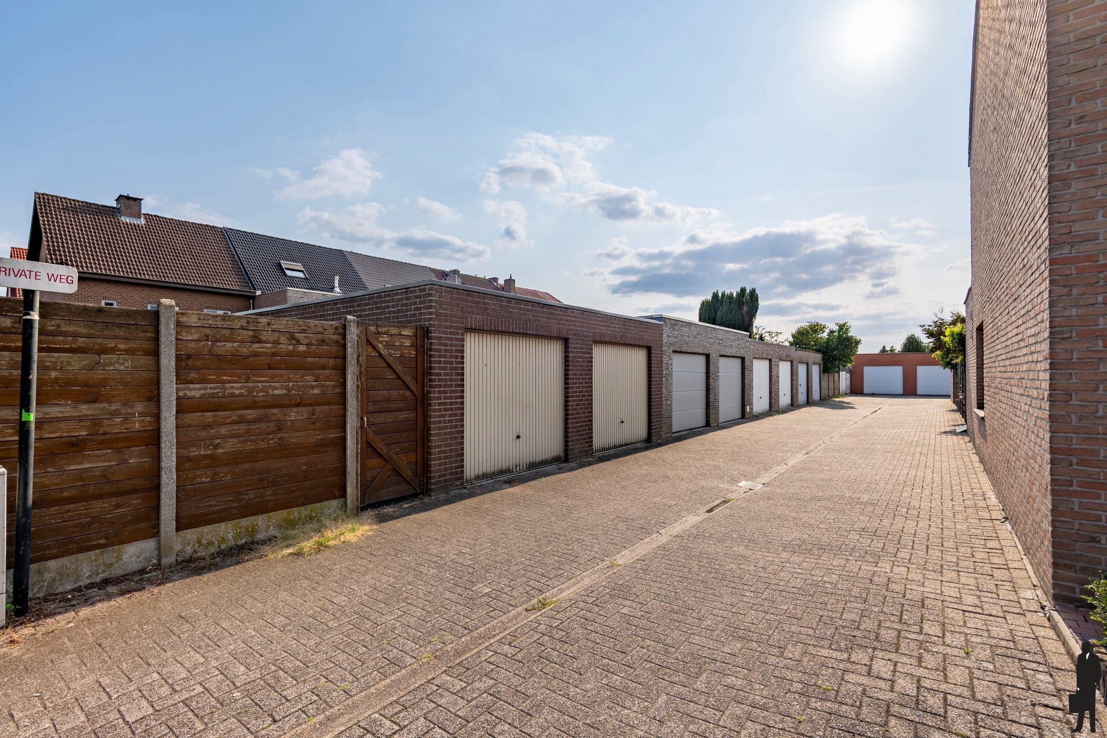Stijlvolle woning met 3 slpk., 2 gar. en ruime tuin op 410m² foto 14