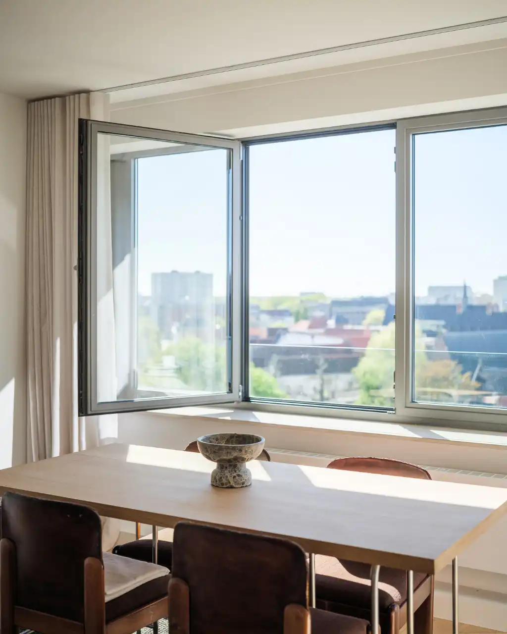 Centrum Gent – lichtrijk gerenoveerd twee slaapkamerappartement met terras en zicht over de Bijloke en de Leie. foto 15