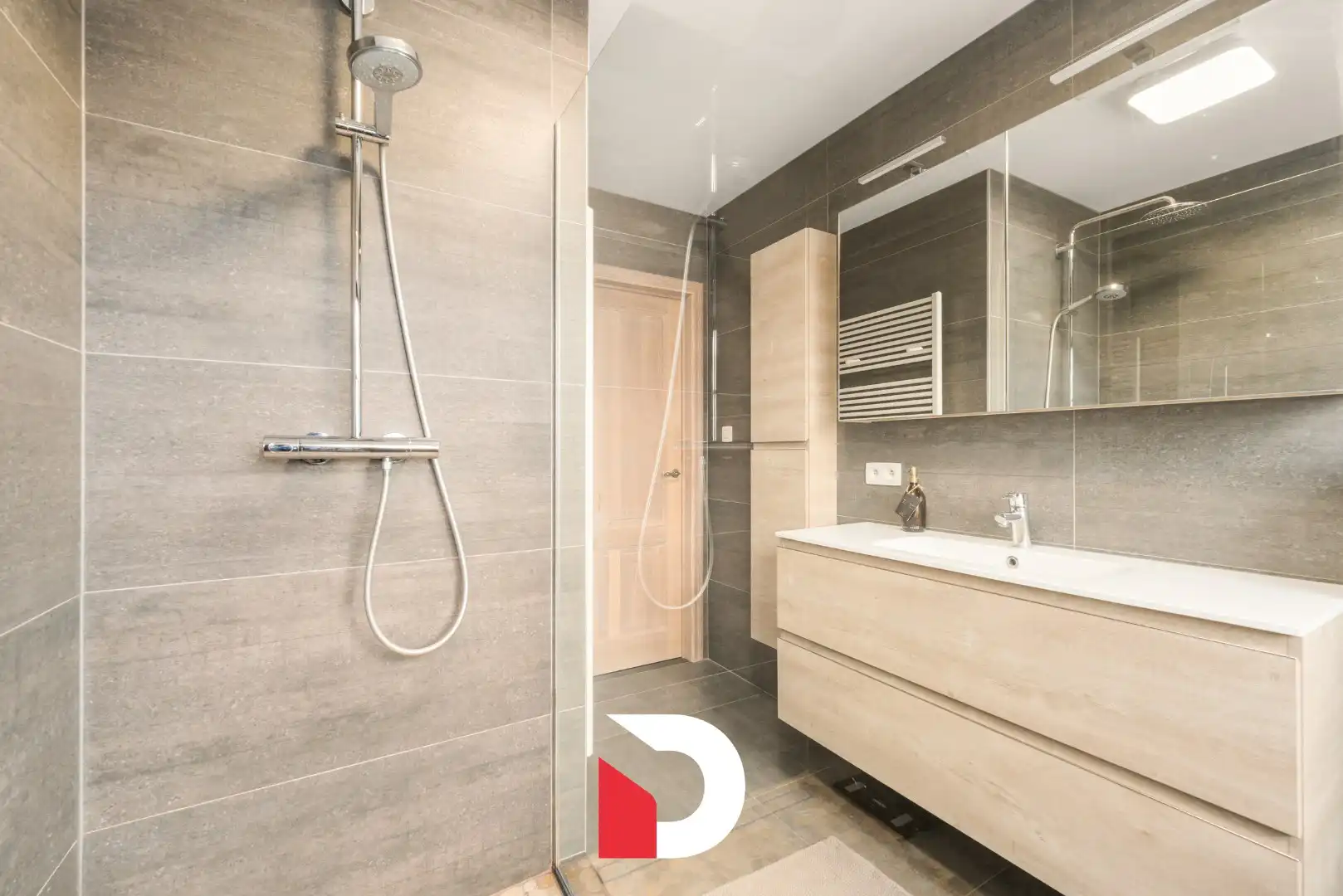 Ruime en volledig instapklare halfopen woning met praktijk op 960 m² grond foto 21