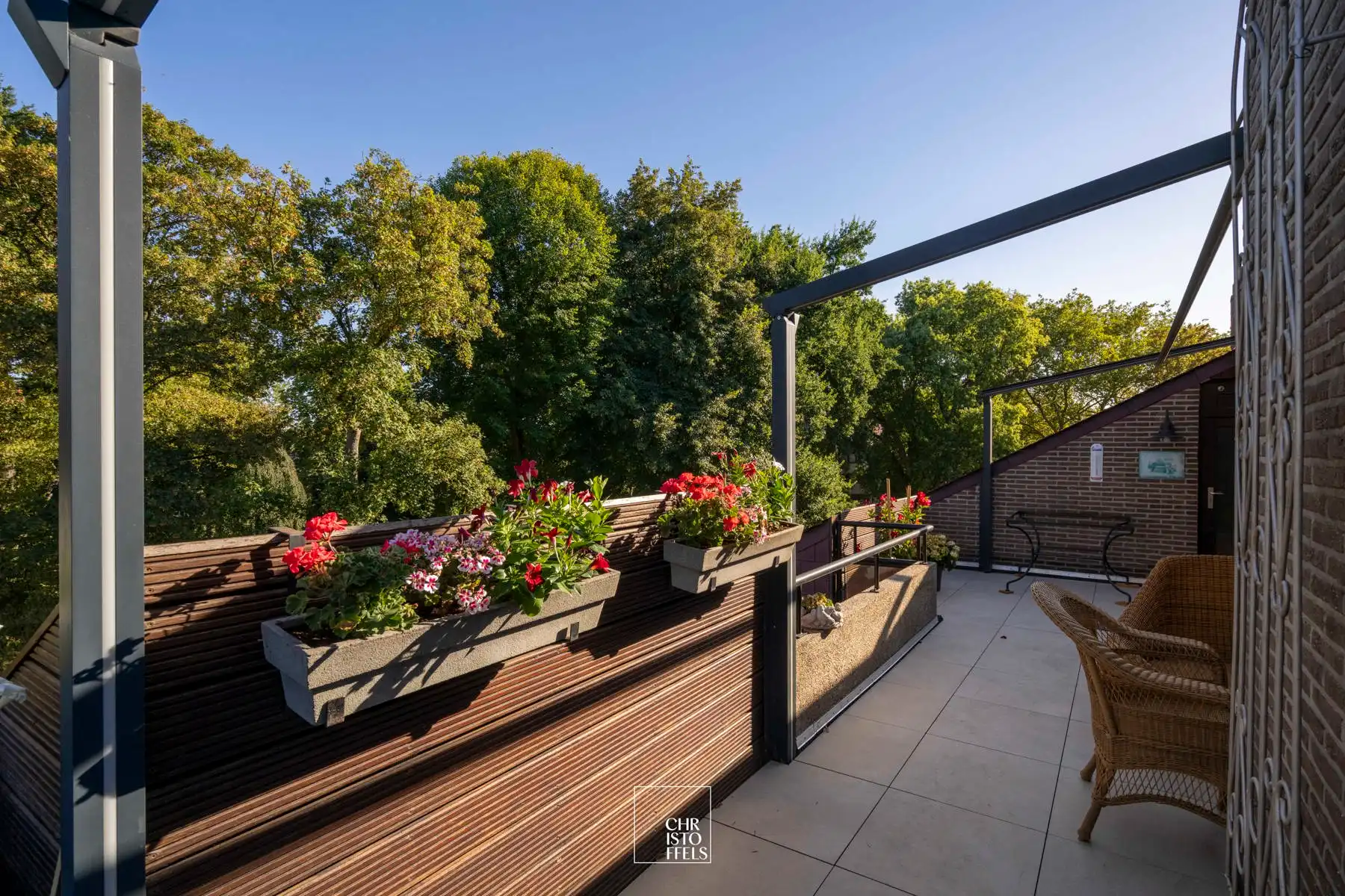 Riant penthouse (310m²) in een groene parkomgeving nabij Maastricht! foto 5