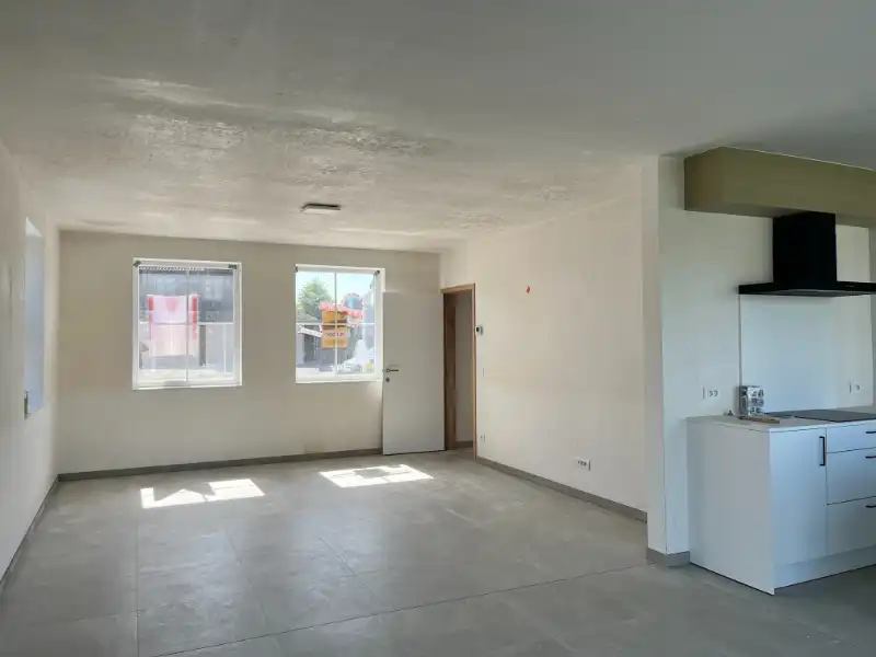 Halfopen woning met 3 slaapkamers en garage foto 9