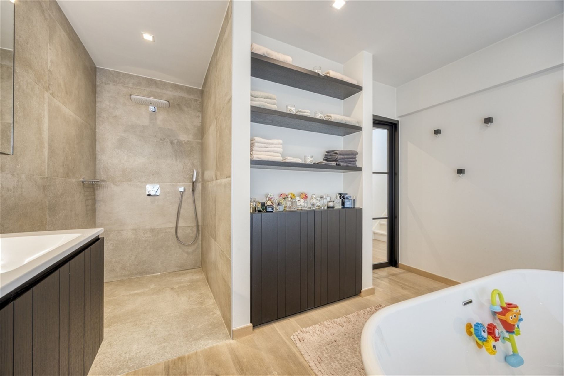 VERKOCHT BINNEN DE WEEK !!!!!    3-slaapkamerwoning in hartje Liedekerk foto 20