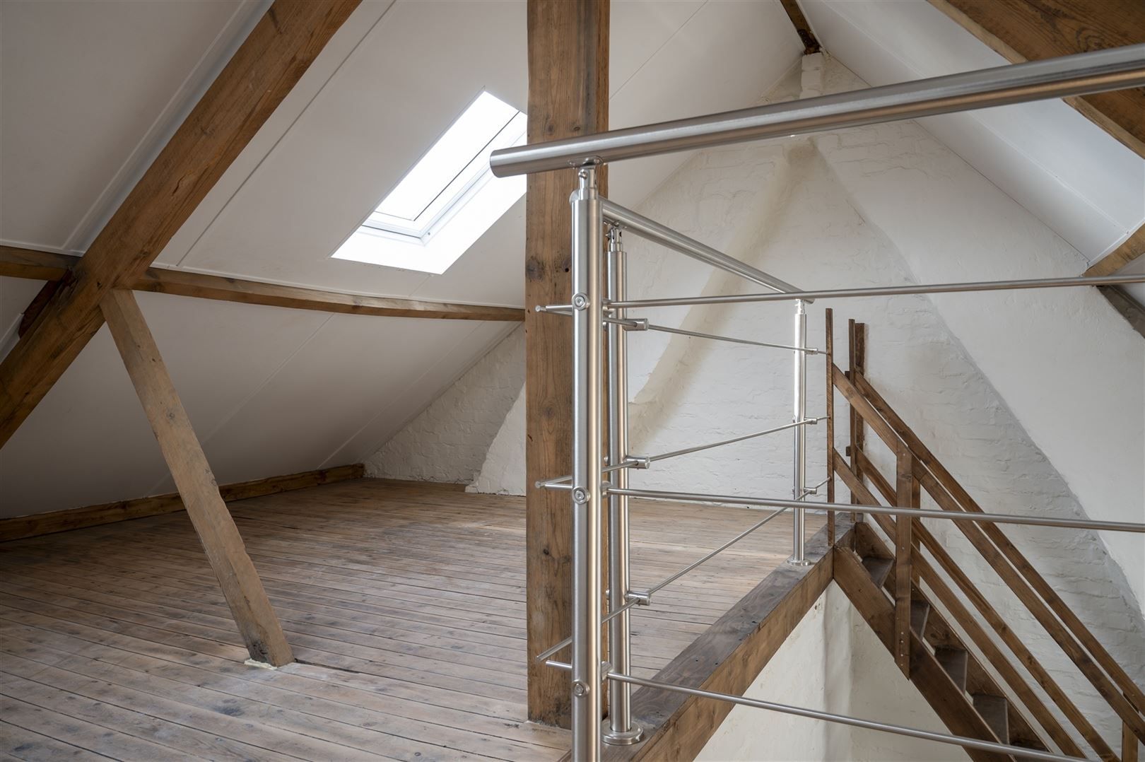 volledig gerenoveerde woning met authentieke elementen foto 7