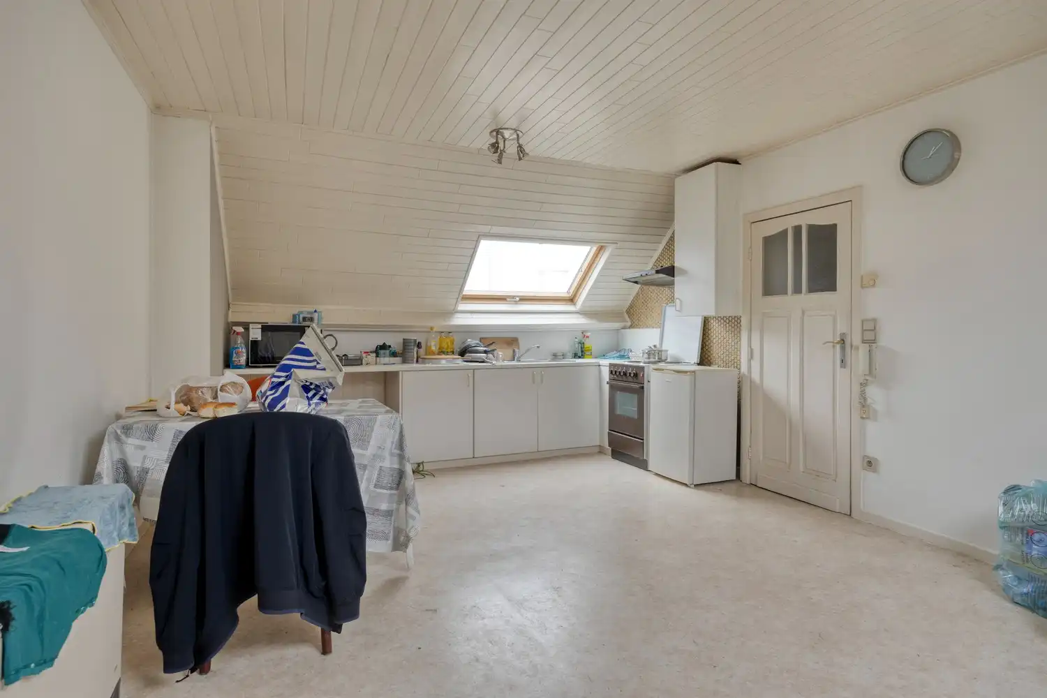 Appartementsgebouw met 1 commerciële ruimte, 2 twee slaapkamer appartementen en 1 studio op wandelafstand van Sint-Pietersstation foto 25