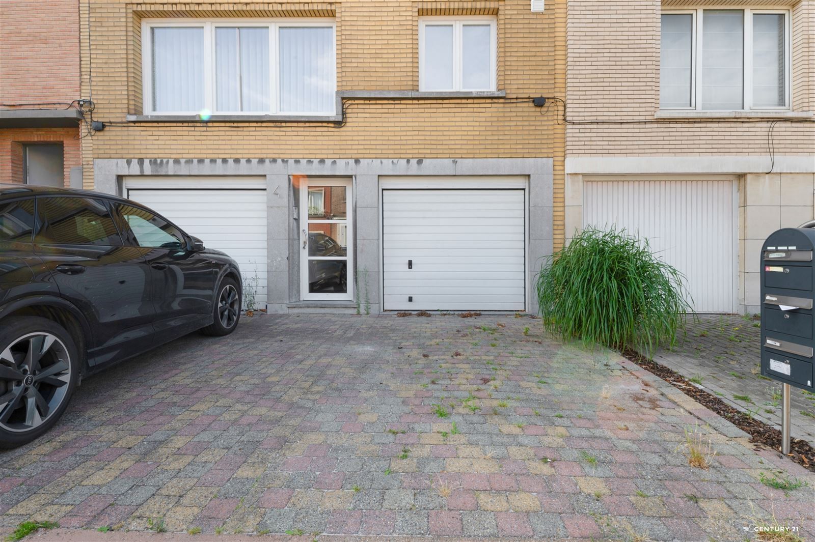 Lichtrijk appartement met terras en garage  foto 17