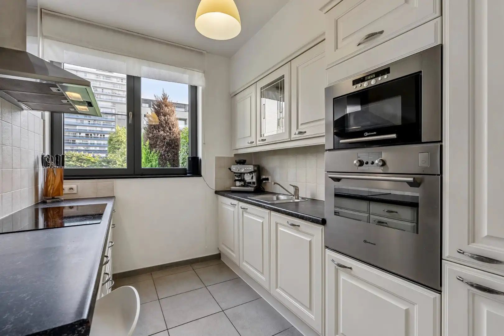 Gelijkvloers appartement (105m²), 2 slpk, tuin/terras, autostaanplaats + kelderberging foto 5
