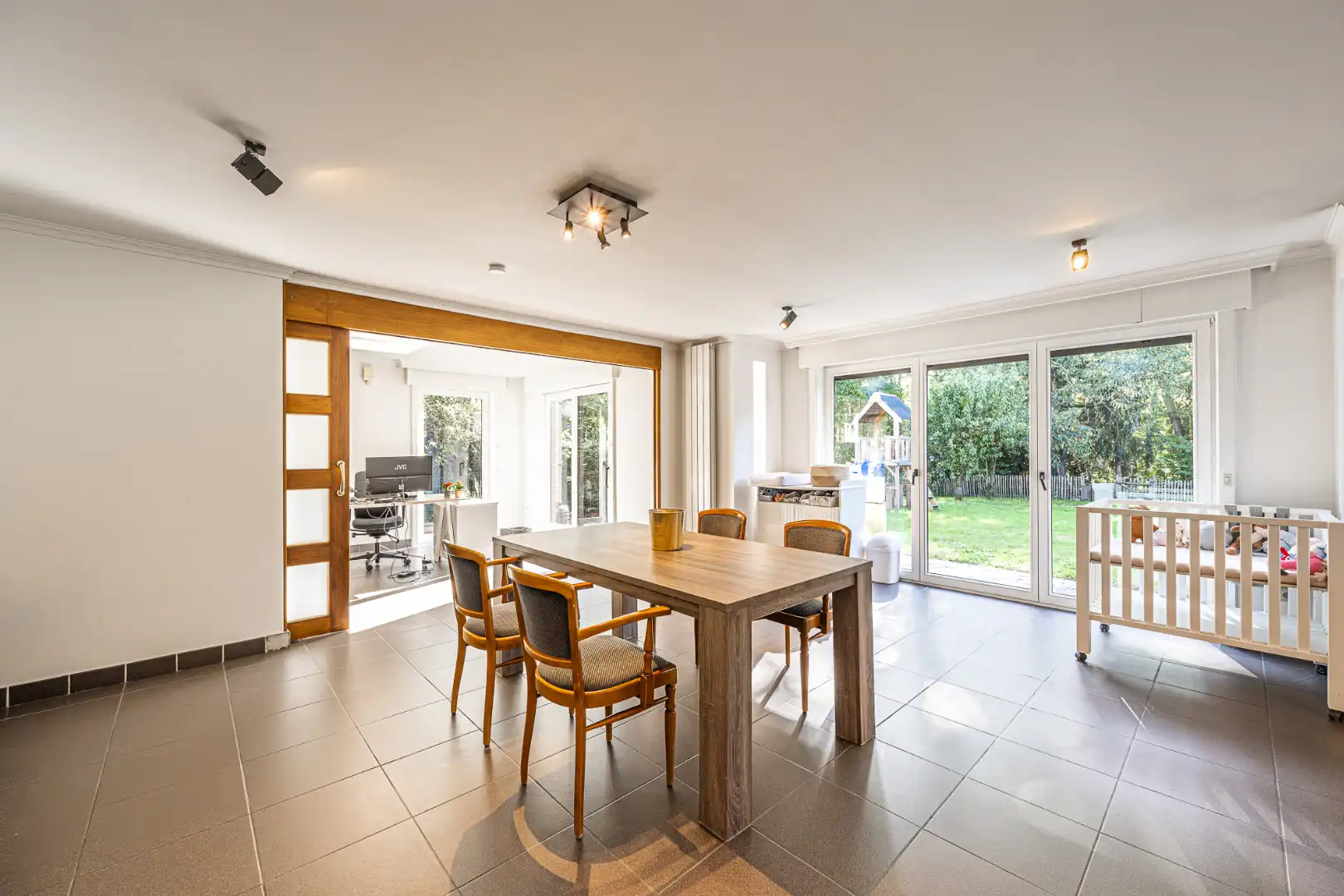 Open woning met 5 slaapkamers en polyvalente ruimte/handelsruimte op een rustige ligging in Hulste foto 5