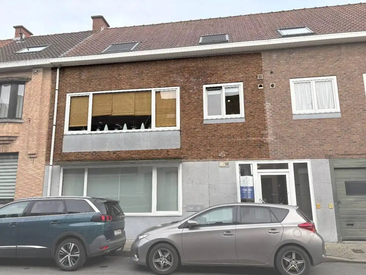 Ruim drie slaapkamer appartement met garagebox. foto 4