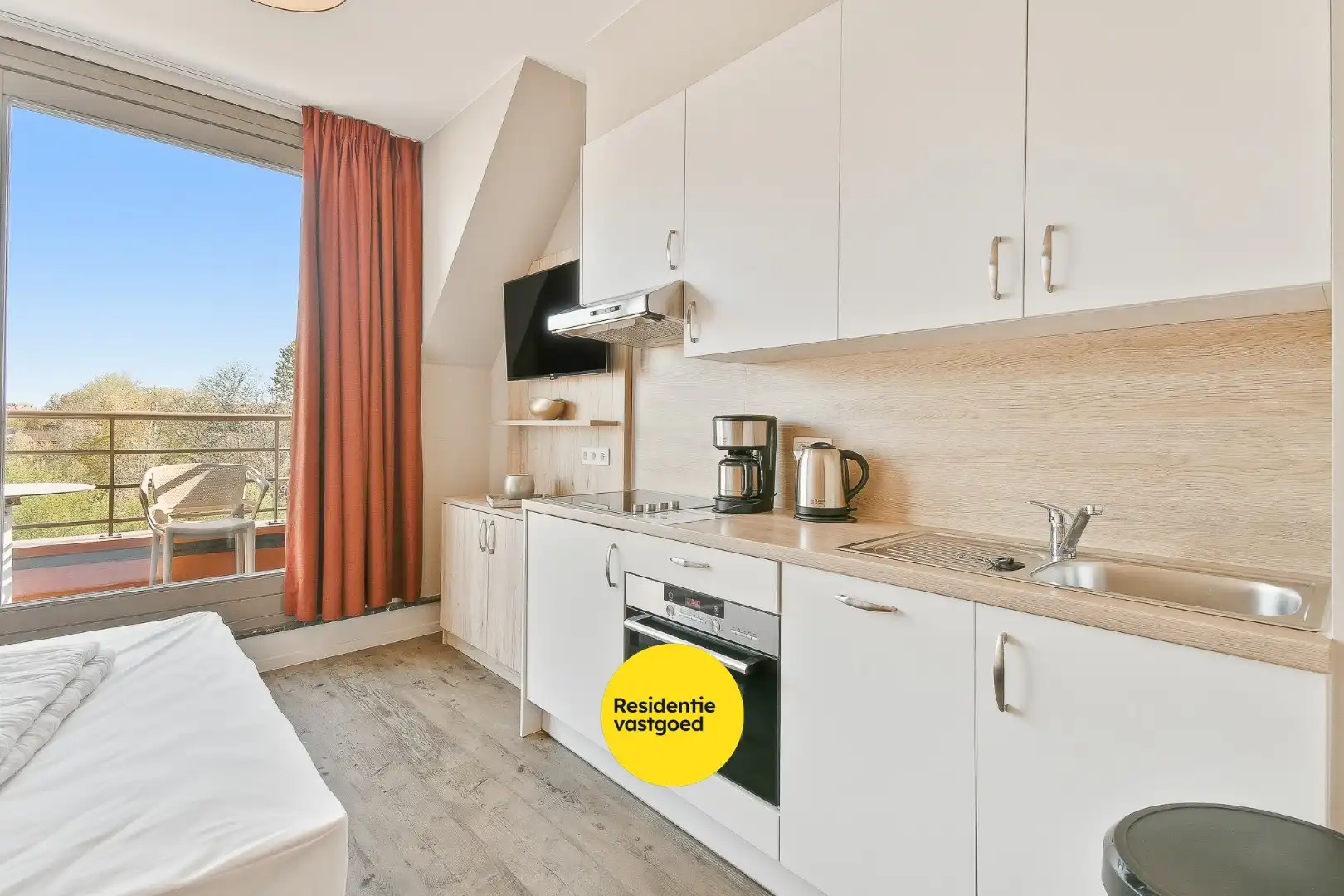Vernieuwd gemeubeld vakantieappartement foto 6