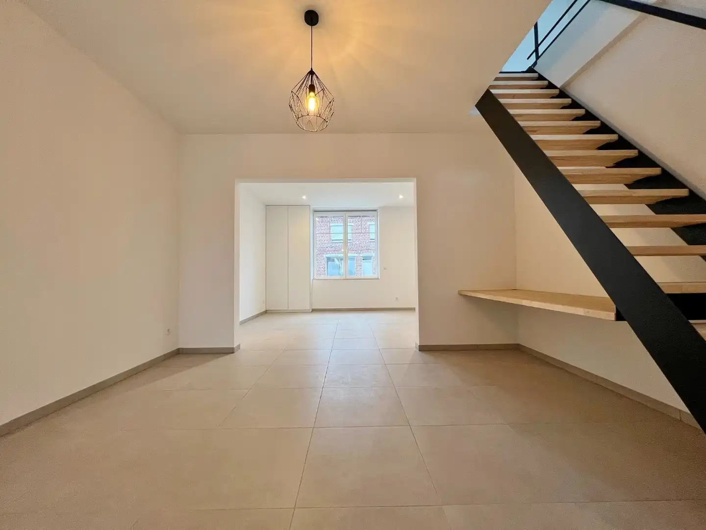 Volledig gerenoveerde woning met ruime tuin foto 4