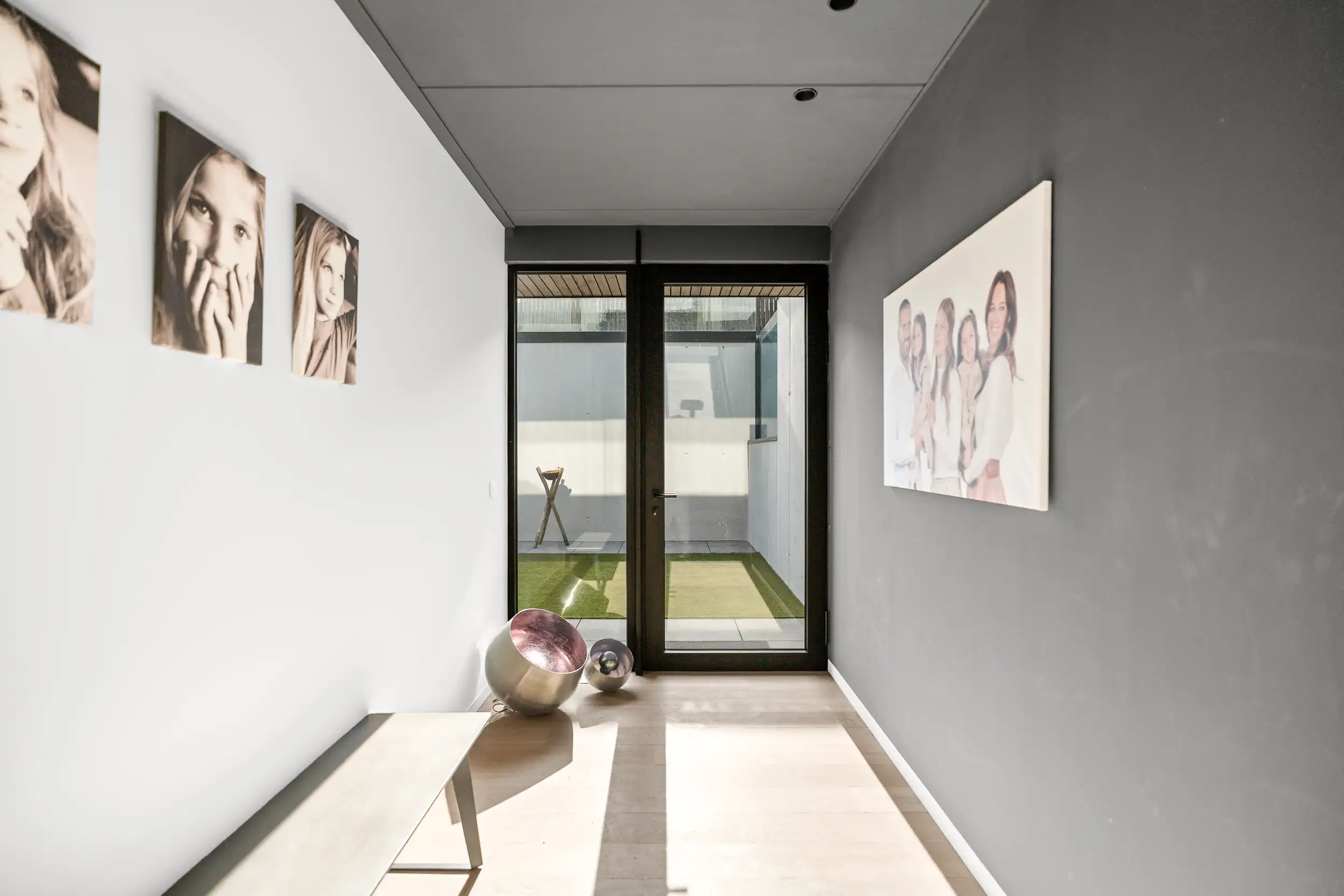 Designvilla in residentiële, doodlopende, woonwijk foto 16