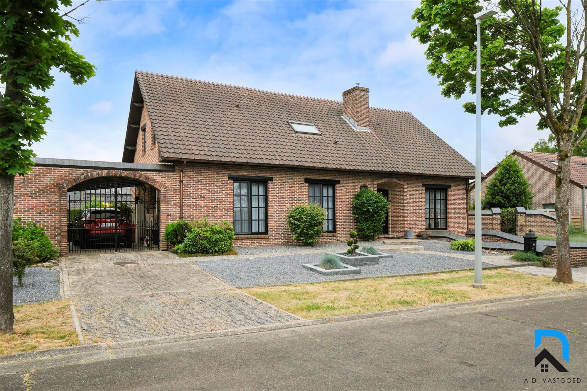 Ruime woning met 5 slaapkamers op toplocatie foto 4