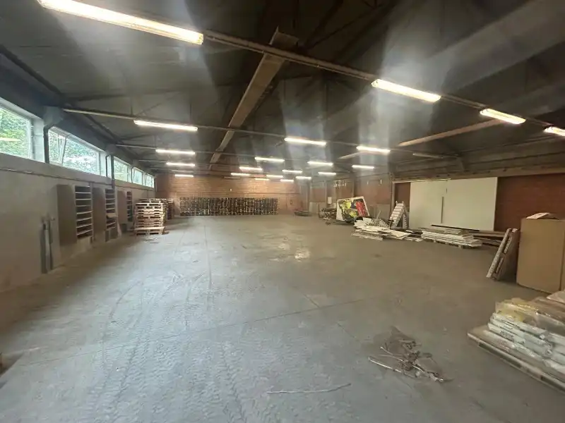 Veelzijdige opslag- of werkruimte van 270 m² foto 2