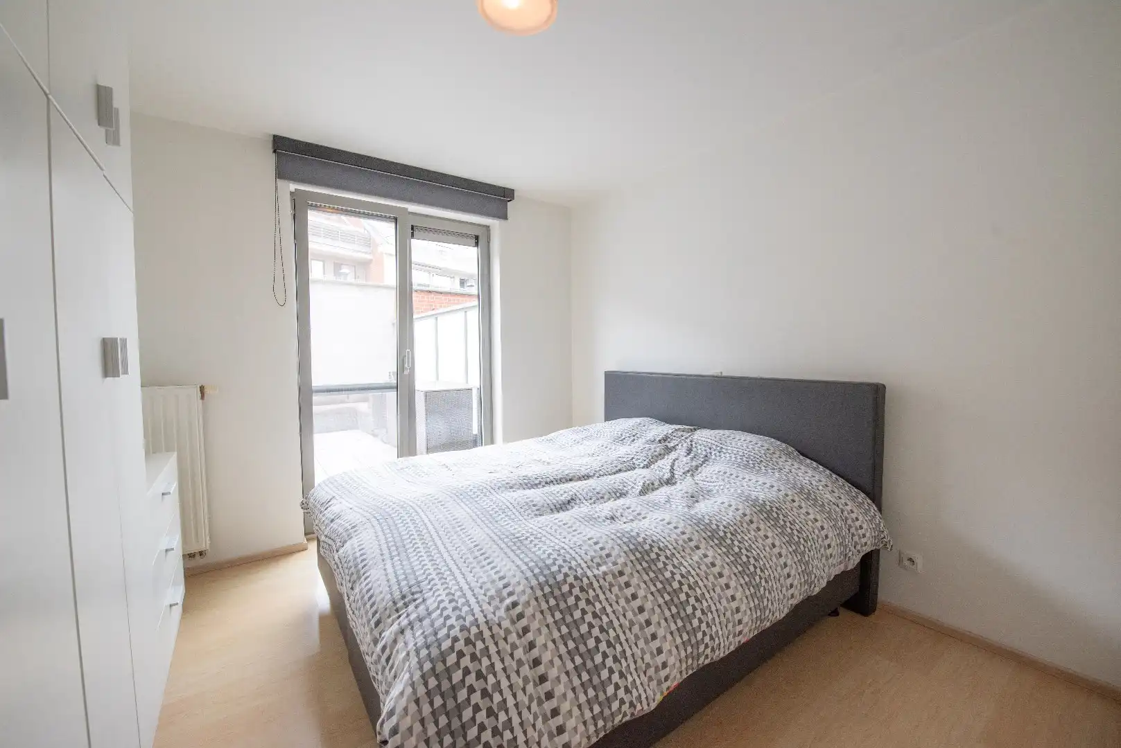 Te koop: gezellig 2 slaapkamer appartement met ruim terras in hartje Waregem! foto 8