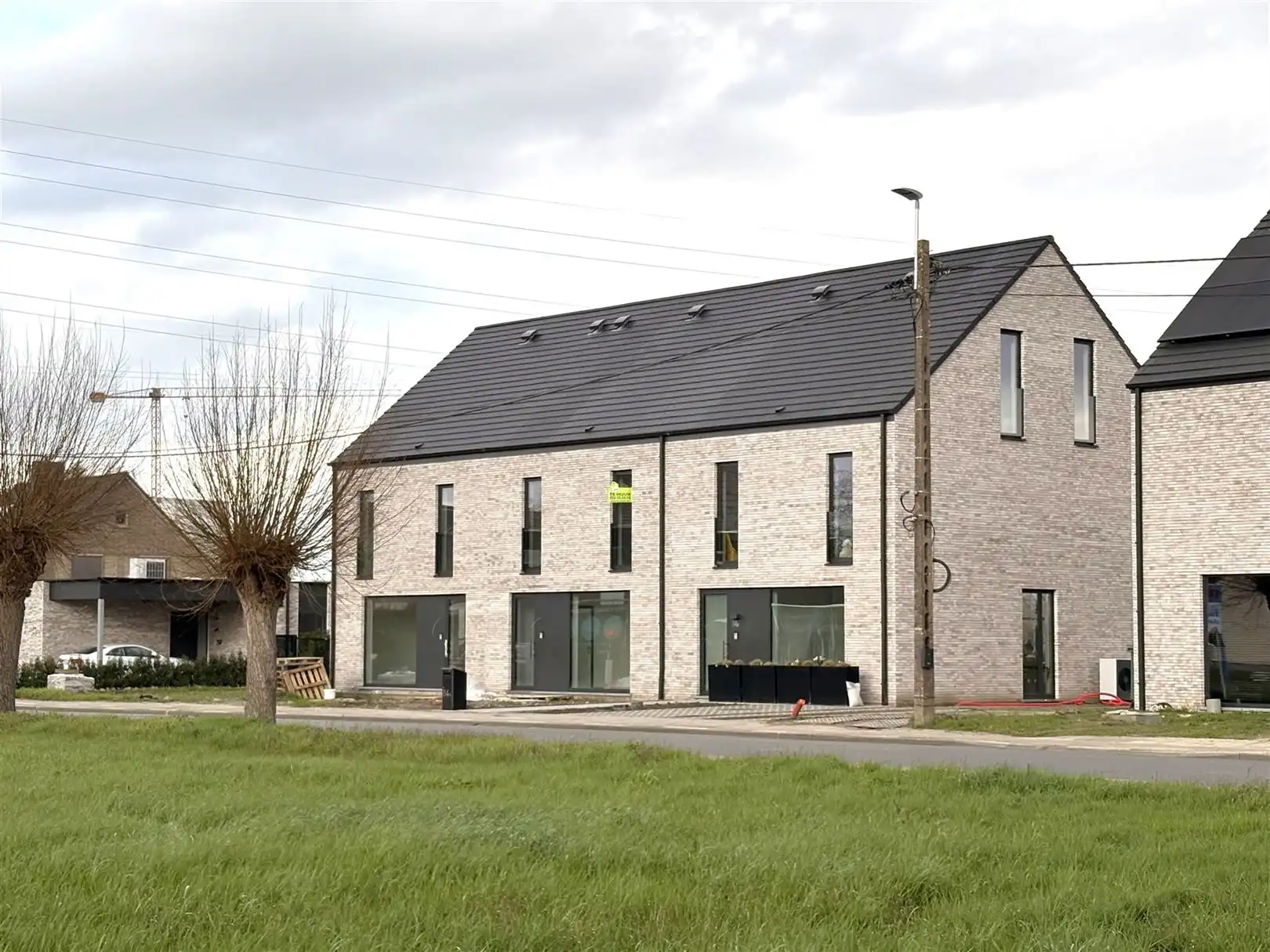 Prachtige nieuwbouwwoning foto {{pictureIndex}}