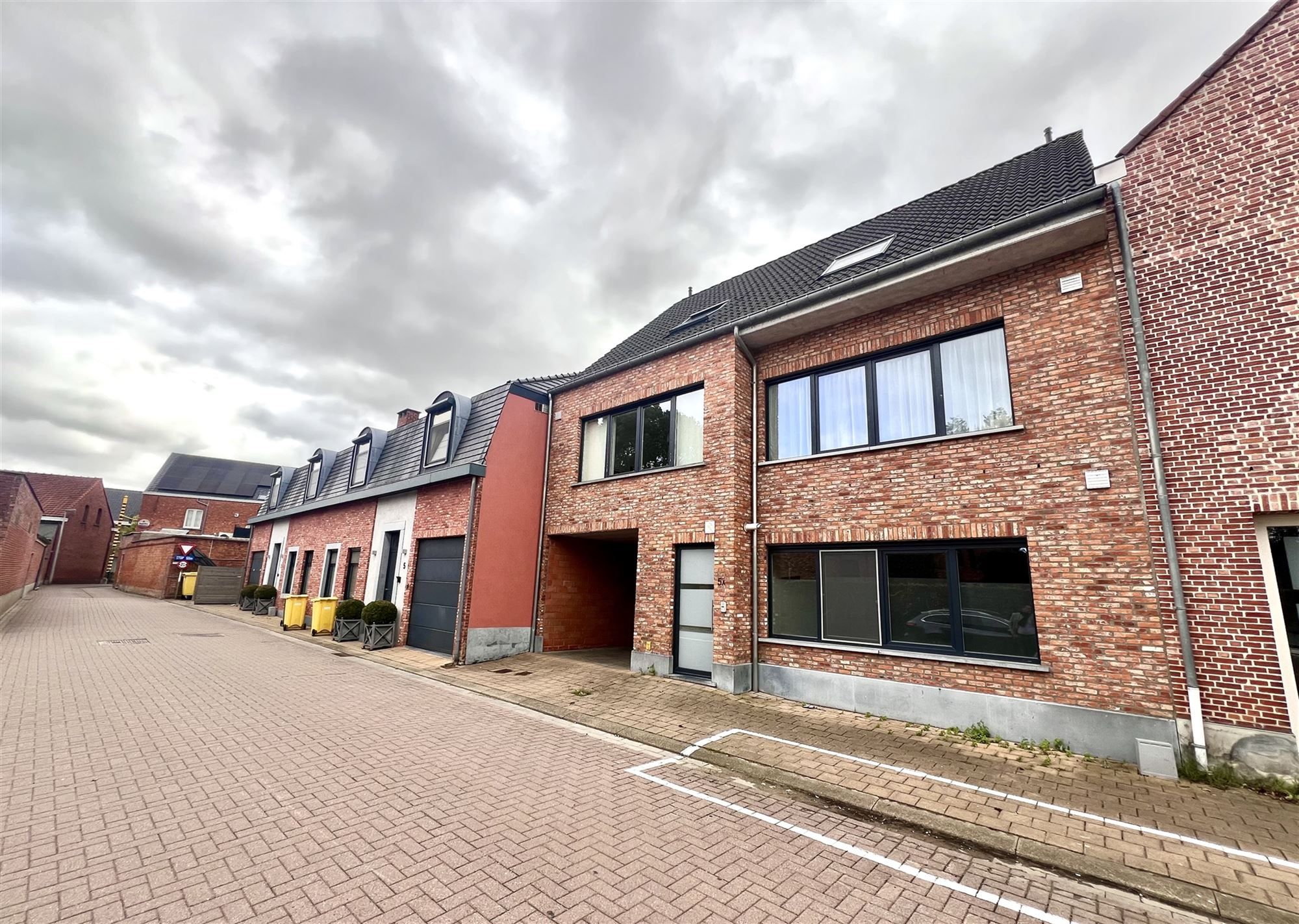 Instapklare duplex, 110 m2 met 2 slaapk, dakterras en garage foto 2