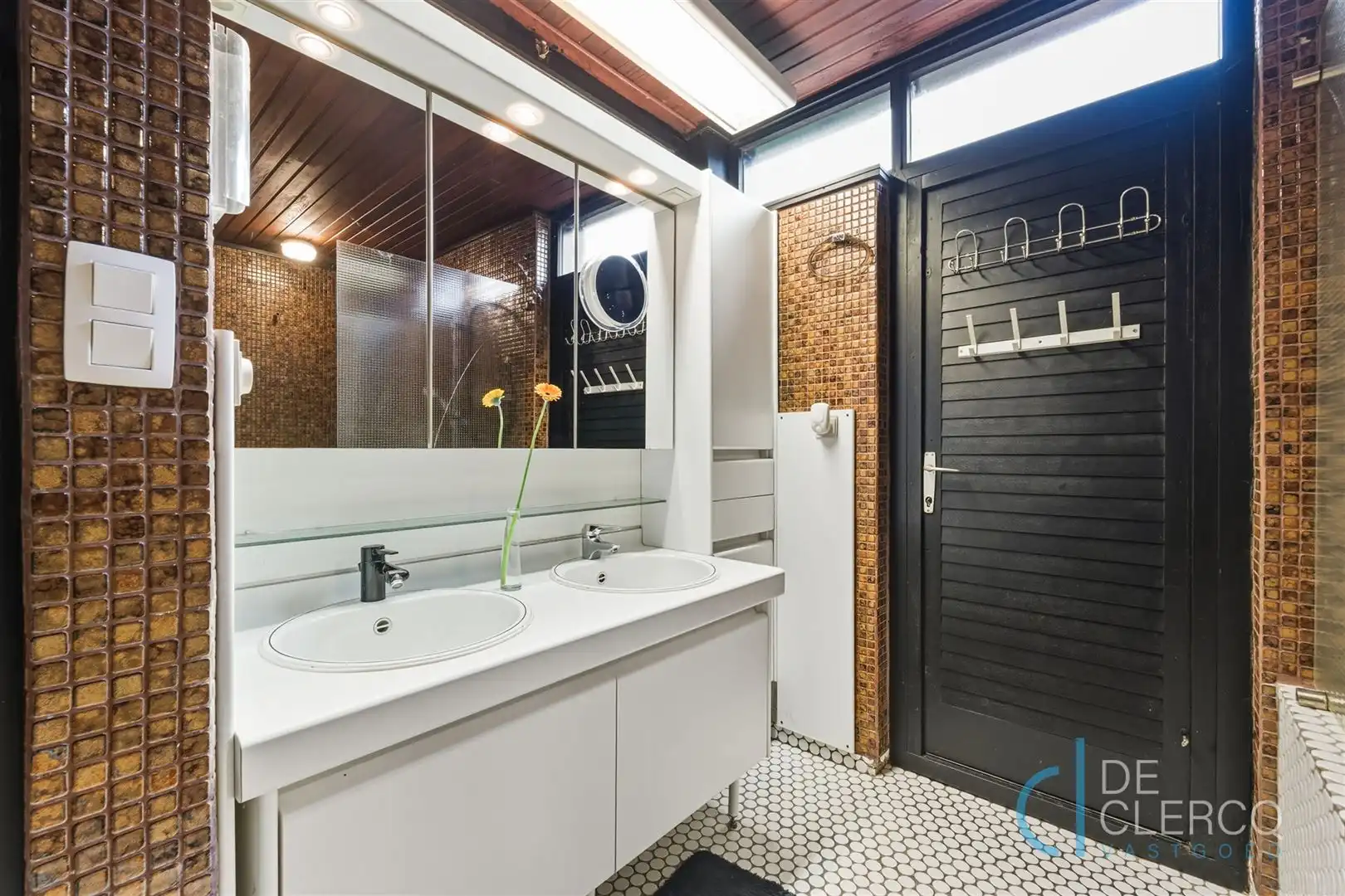 Ruime bungalow met grote tuin te koop in groene omgeving! foto 14