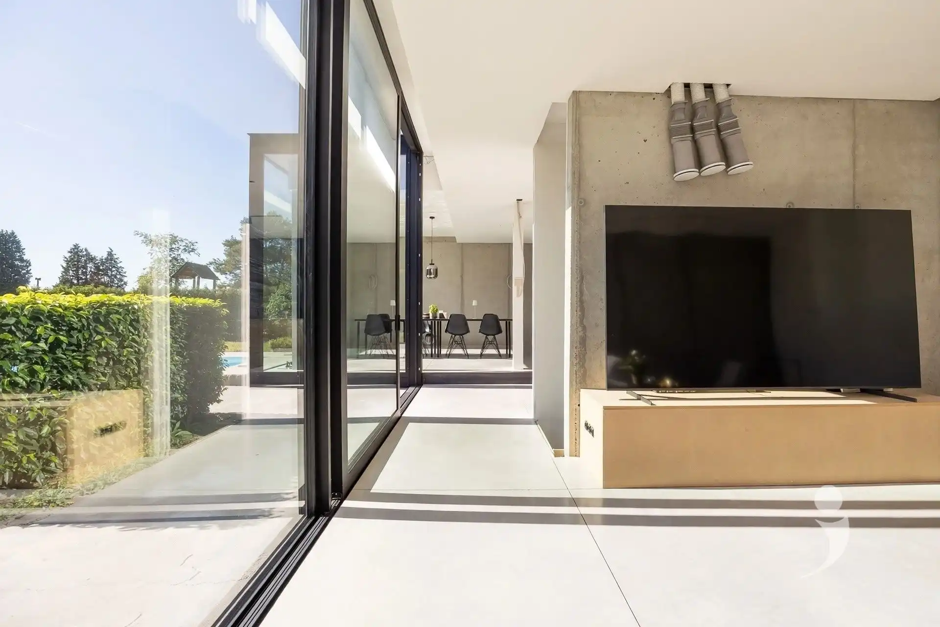 High-end architectenwoning met zwembad en prachtig zicht op de achterliggende weides foto 19