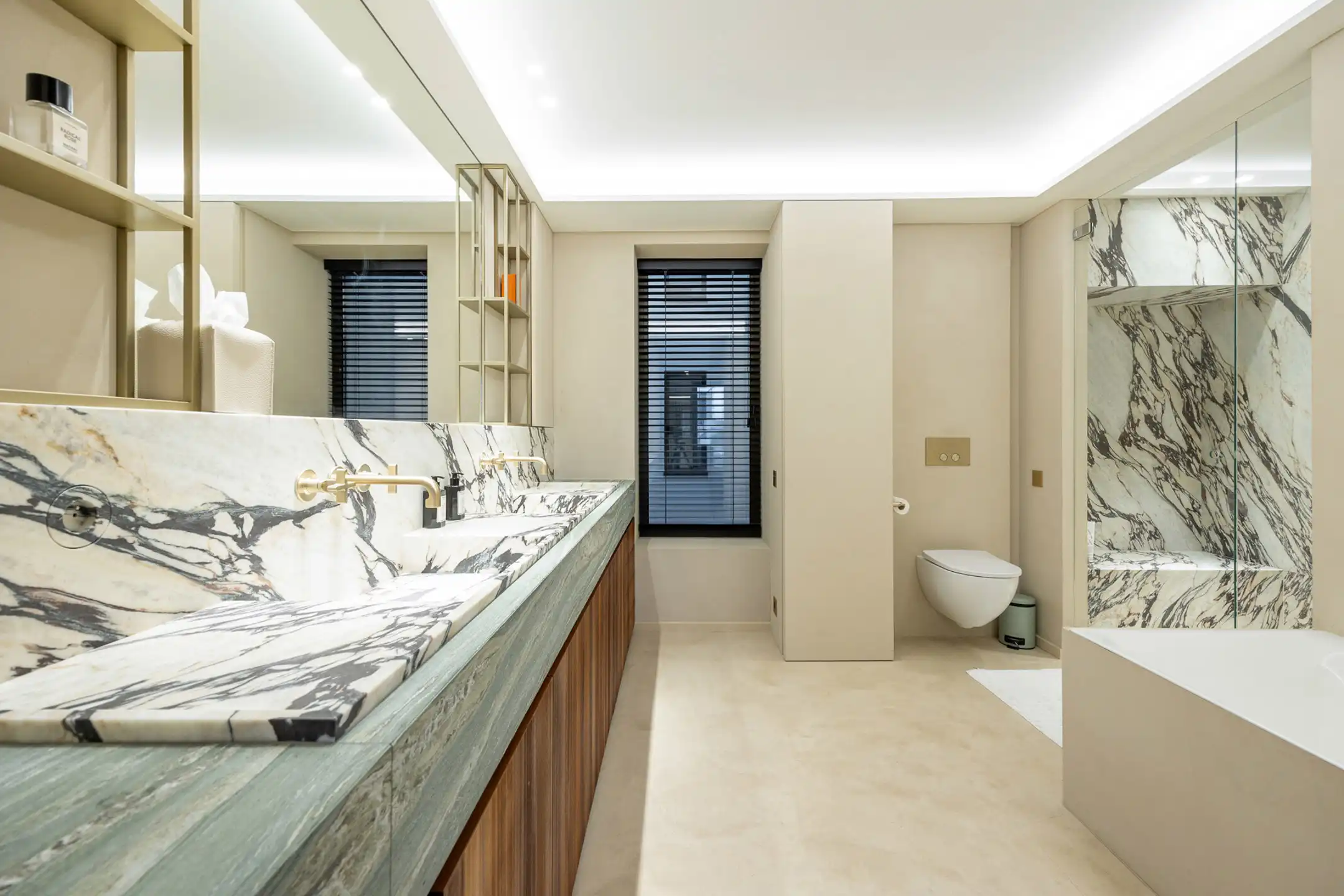 ANTWERPEN - Top gelegen en subliem afgewerkt appartement met zicht op Kathedraal en Bourlaschouwburg! foto 10