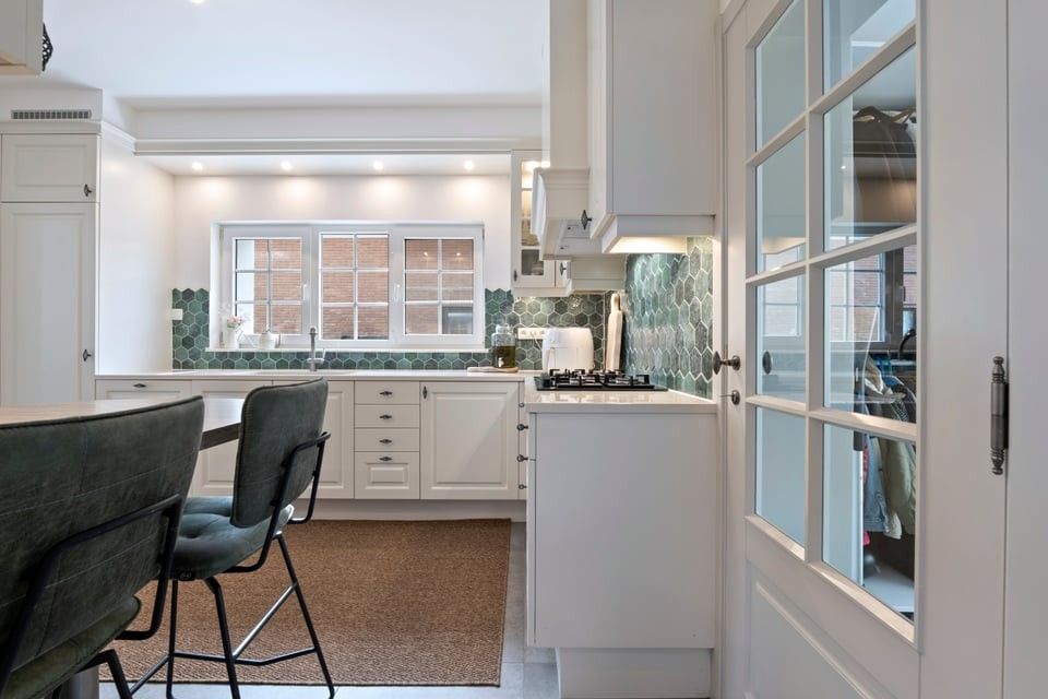 RUIME, GERENOVEERDE OPEN BEBOUWING MET 6 SLKS EN KNAPPE TUIN IN ALKEN foto 19