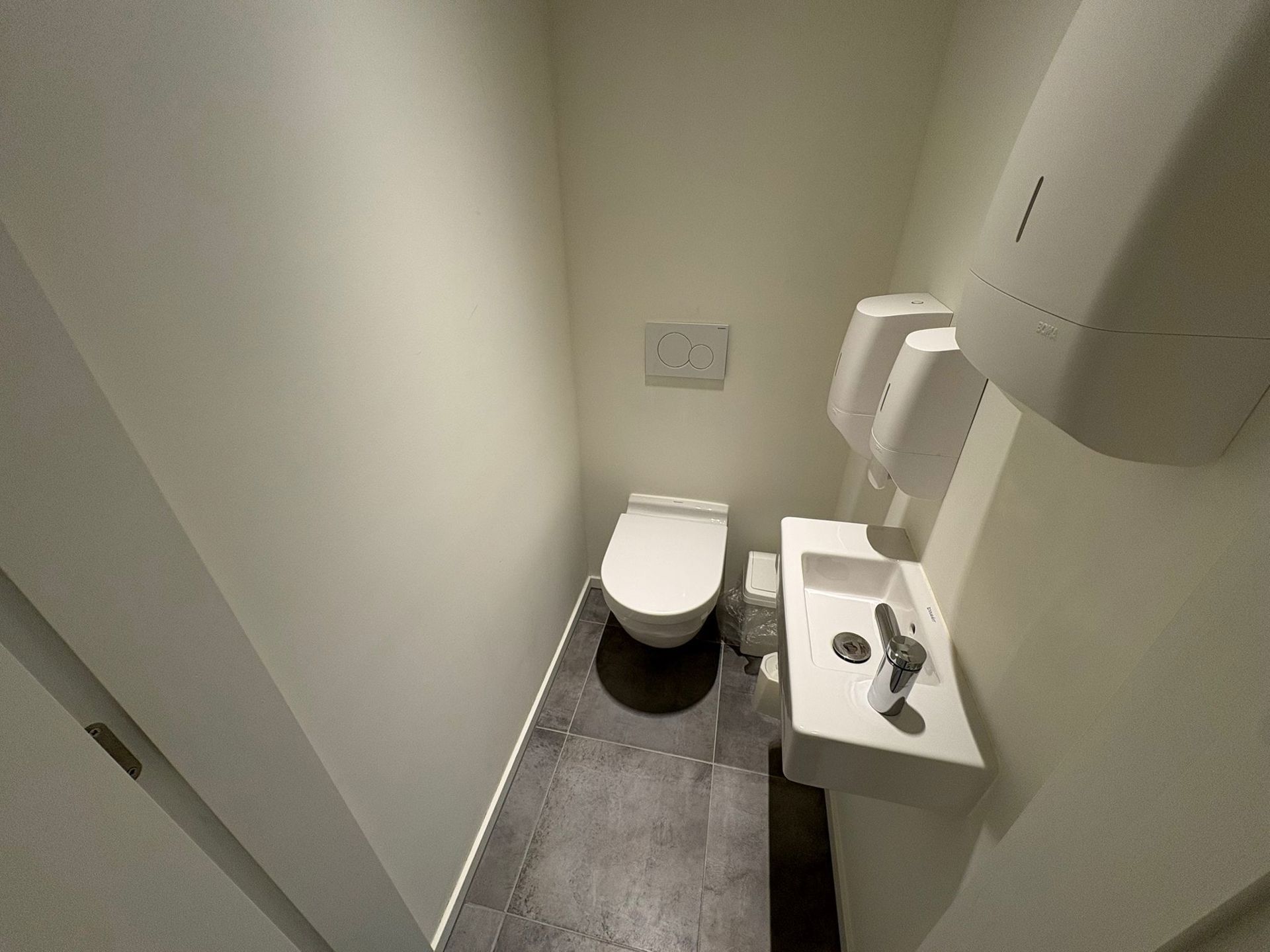 Kantoorgebouw "Square One" - kantoor 457m² te huur foto 8