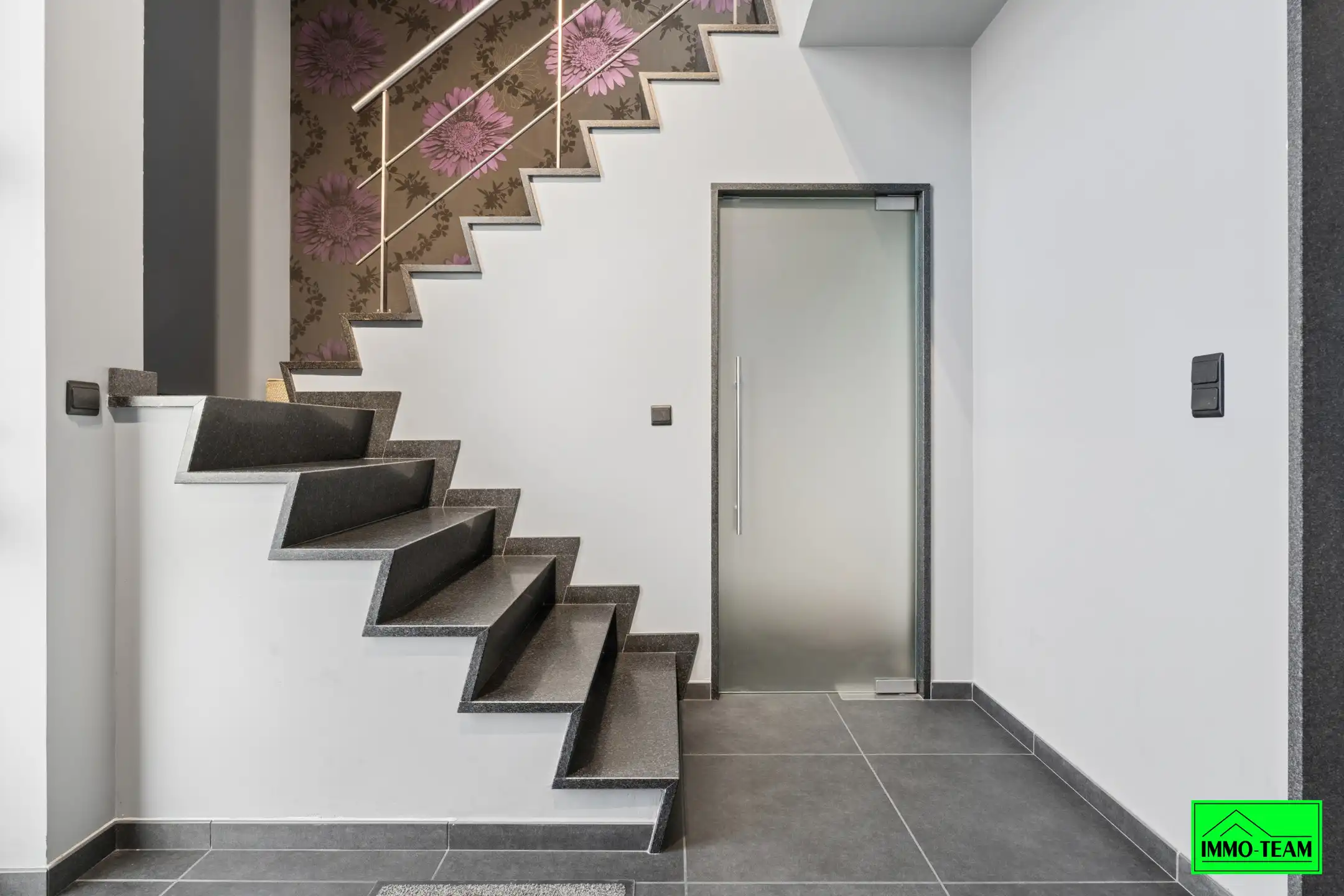 Instapklare, energiezuinige gezinswoning met tuin en garage foto 2