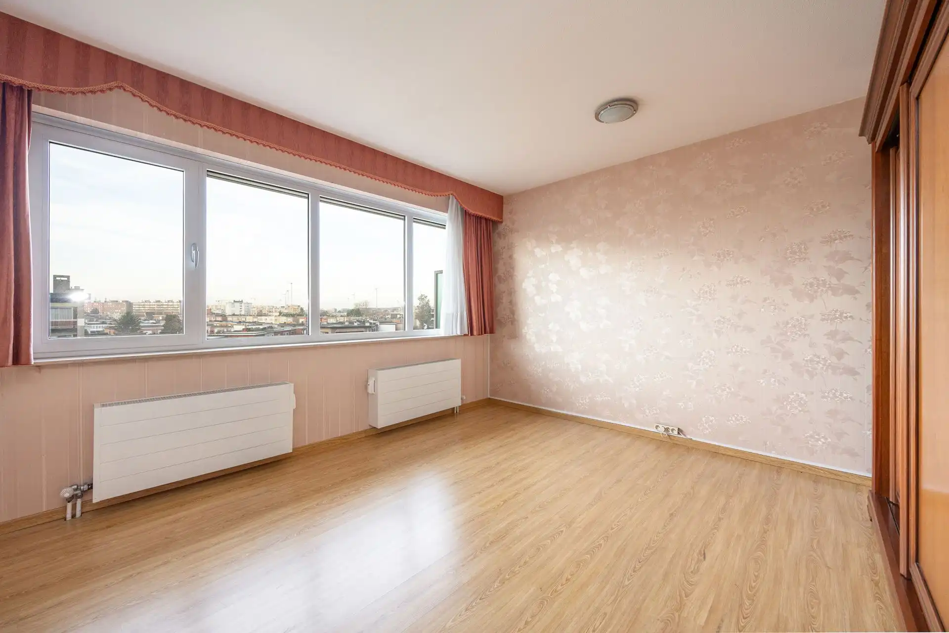 Twee slaapkamer appartement met inpandse autostaanplaats foto 13