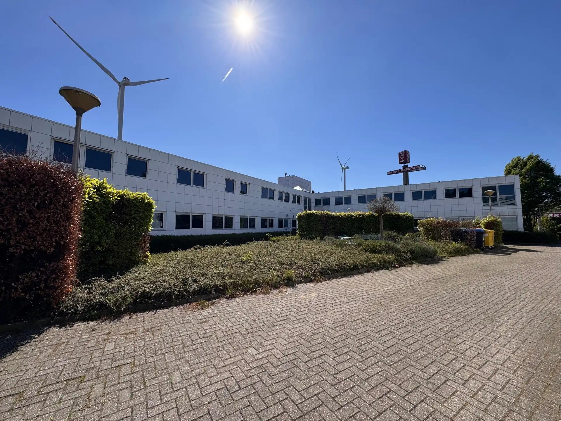 Kantoorgebouw met potentieel op de transportzone te Meer foto 17