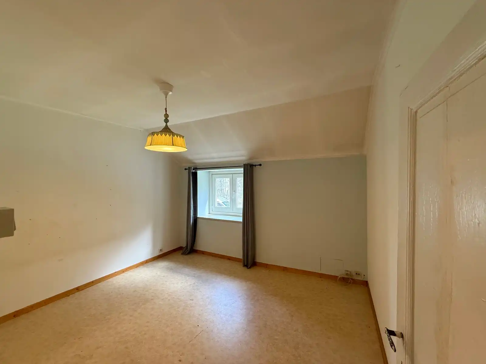 Te renoveren woning met 3 slaapkamers, garage en tuin foto 14