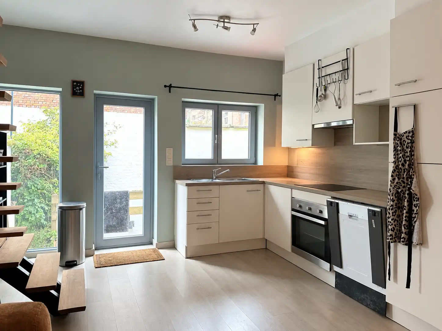 Charmante, instapklare rijwoning met stadstuin foto 4