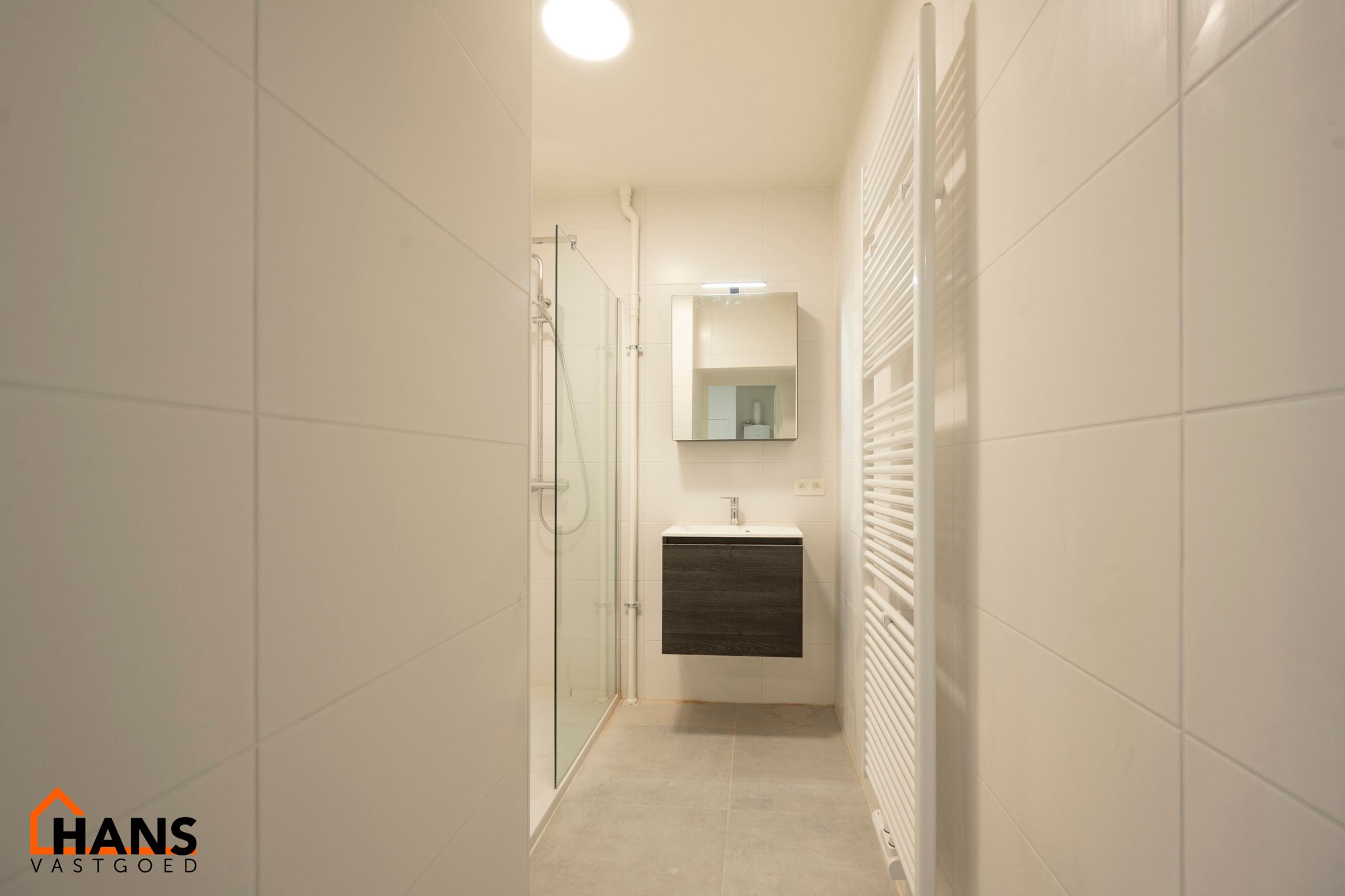 Mooi gerenoveerd appartement met garage foto 9