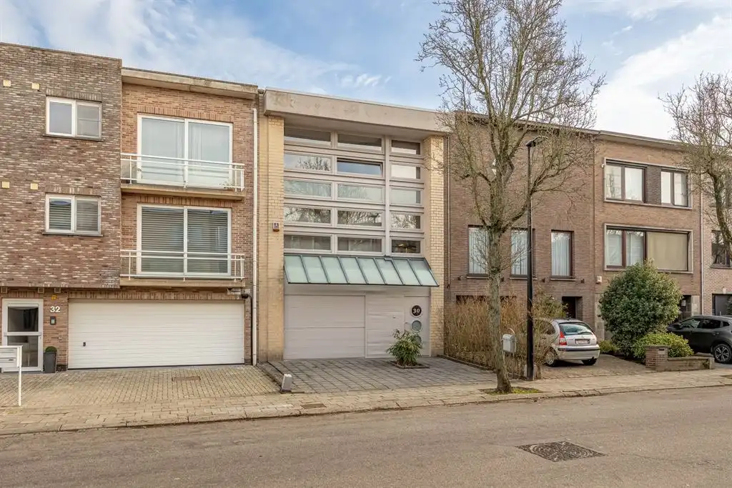 Ruime woning met inpandige garage en tuin foto 26