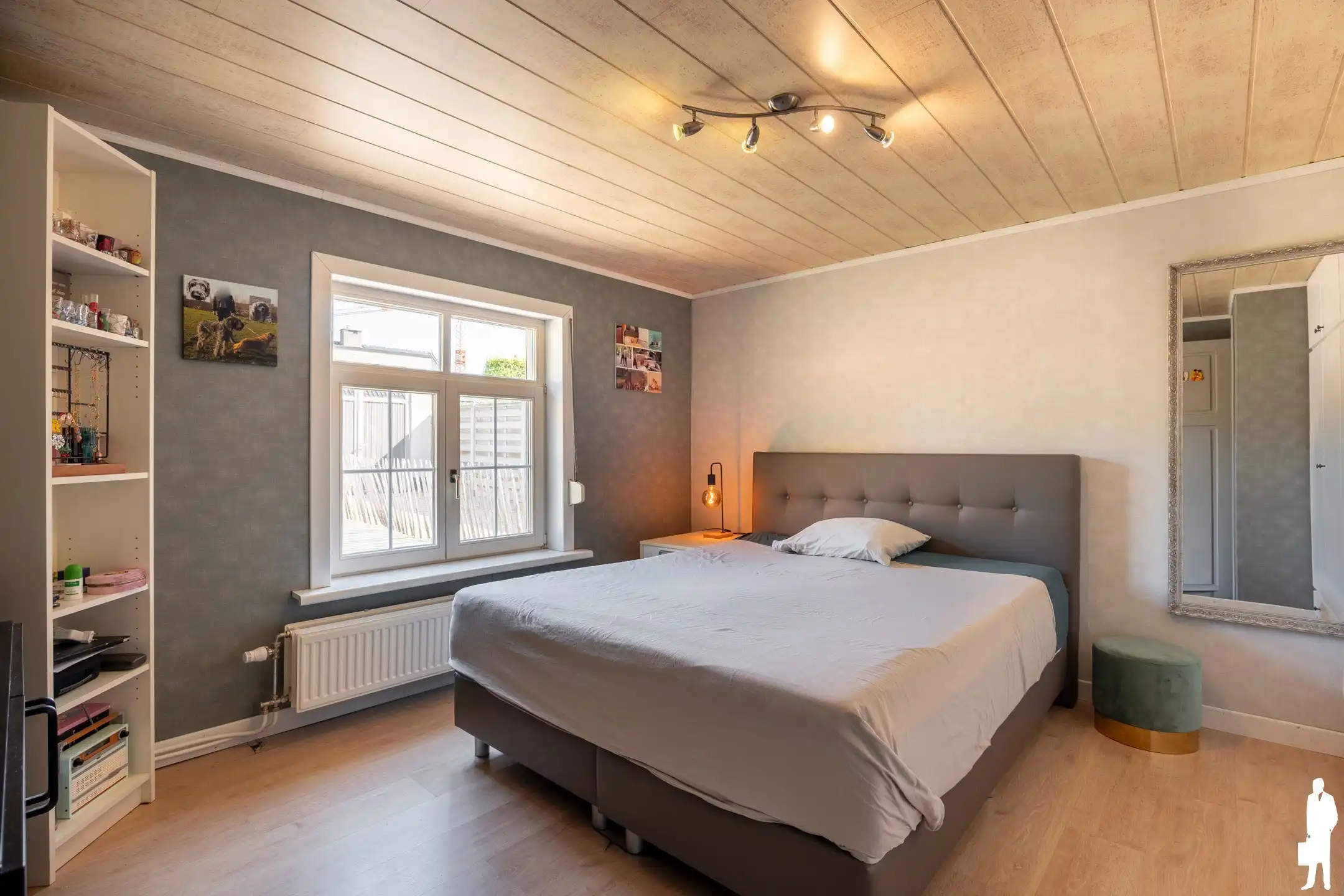 Vrijstaande villa met 4 slpk. gelegen op de dijk van kanaal  foto 24