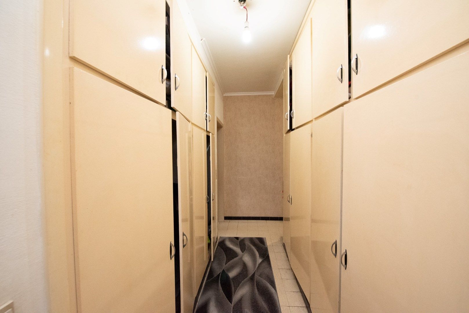 Centraal gelegen ruim en lichtrijk appartement met 3 slaapkamers! foto 12