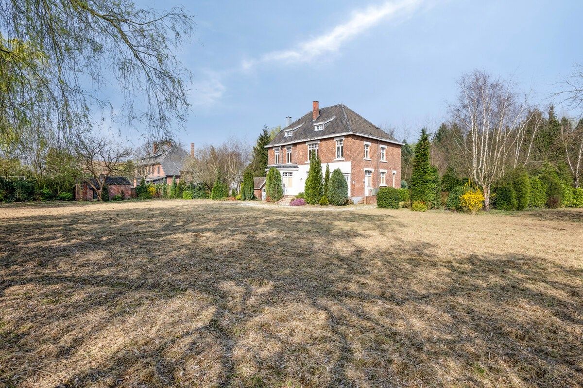 Te renoveren karaktervolle herenwoning op een prachtig perceel van 56 are. foto 35
