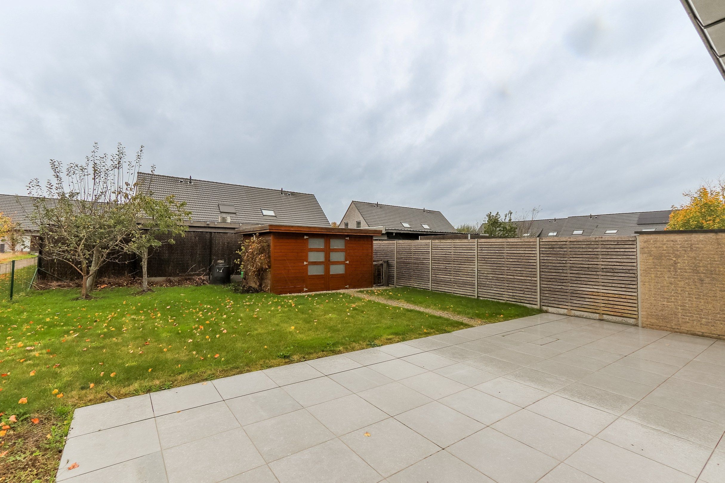 RECENTE GEZINSWONING MET TUIN EN GARAGE foto 21