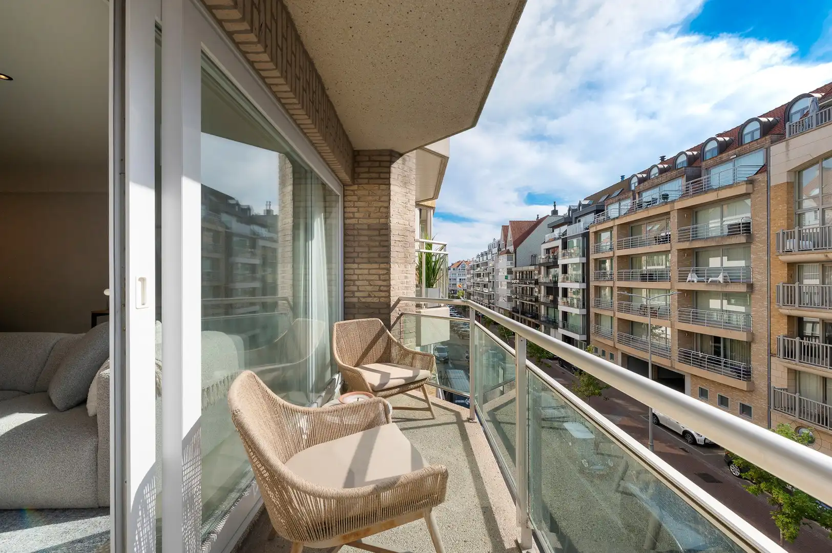 Ruim 2-slaapkamerappartement met twee terrassen nabij de zee. foto 4