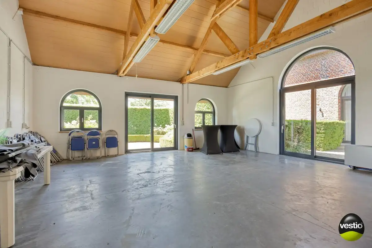 EXCLUSIEVE HOEVE MET MEERDERE WOONGEDEELTES, ATELIER, STALLING en AANPALENDE WEIDE OP CA. 1,6 HECTARE NABIJ DOMEIN NIEUWENHOVEN. foto 77