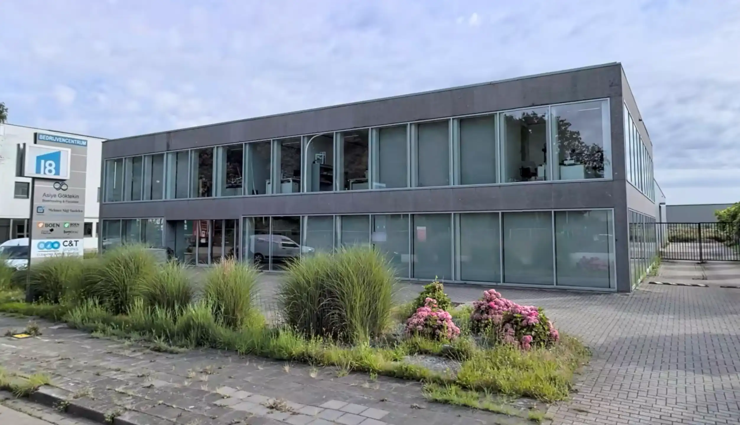 Bedrijfsvastgoed te koop foto {{pictureIndex}}
