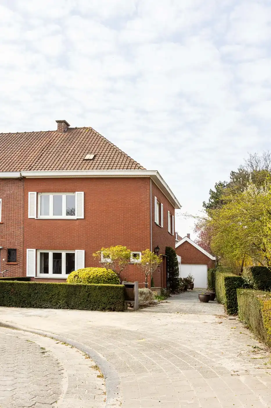 Rustig gelegen halfopen woning met 3 slaapkamers in Kortrijk foto 3