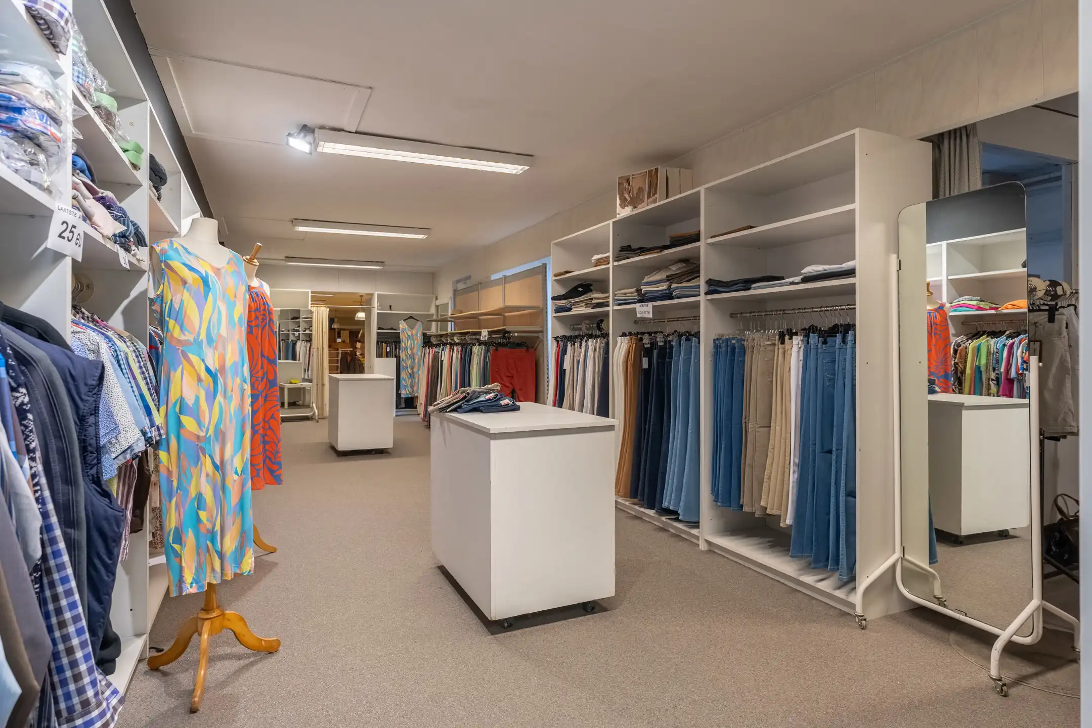 Goed gelegen gelijkvloers handelspand van maar liefst 436m² foto 9