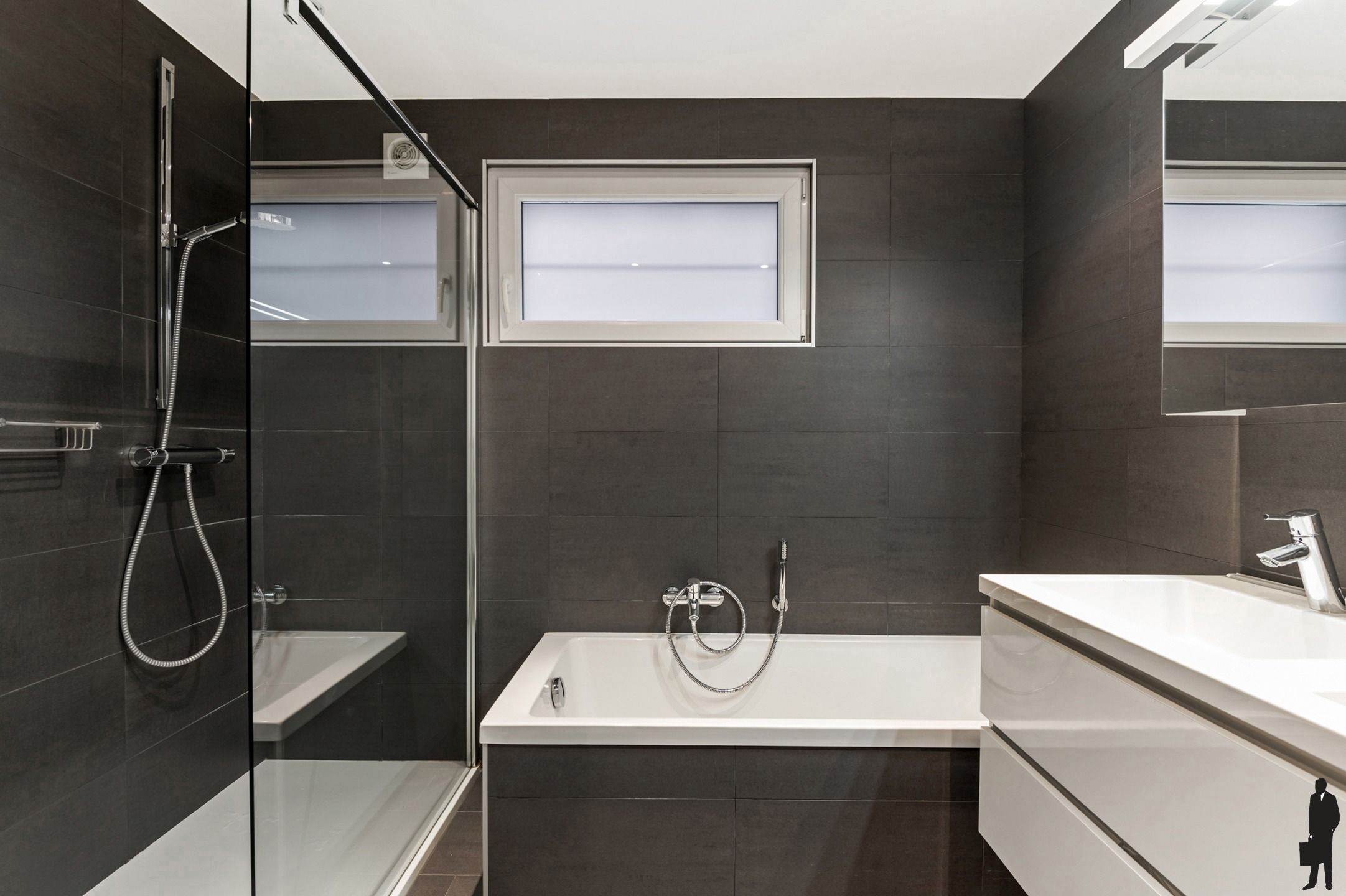 HOB met 4 slpks, bureau en prachtige tuin in centrum Edegem foto 19