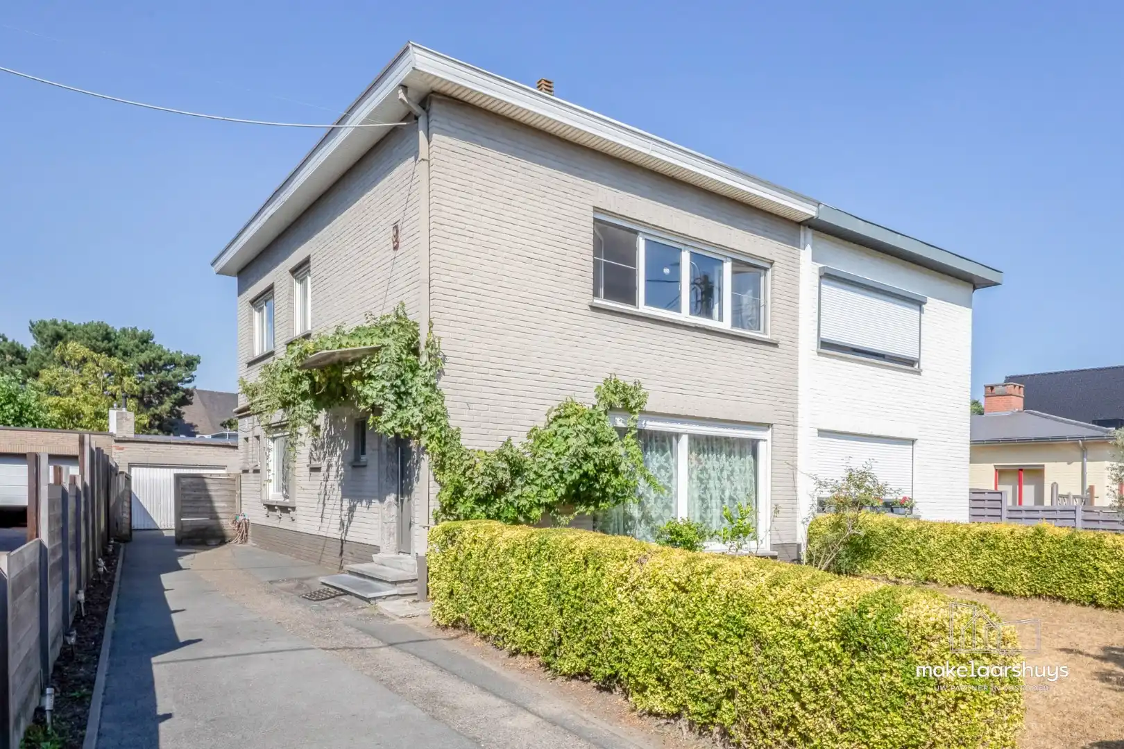 Ruime HOB met 3 slpks in een rustige straat te Wondelgem foto {{pictureIndex}}